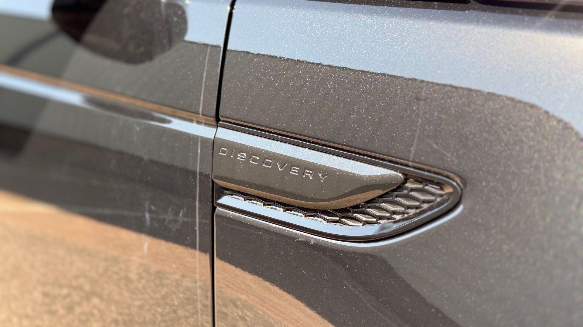 Land Rover Discovery Sport view 7