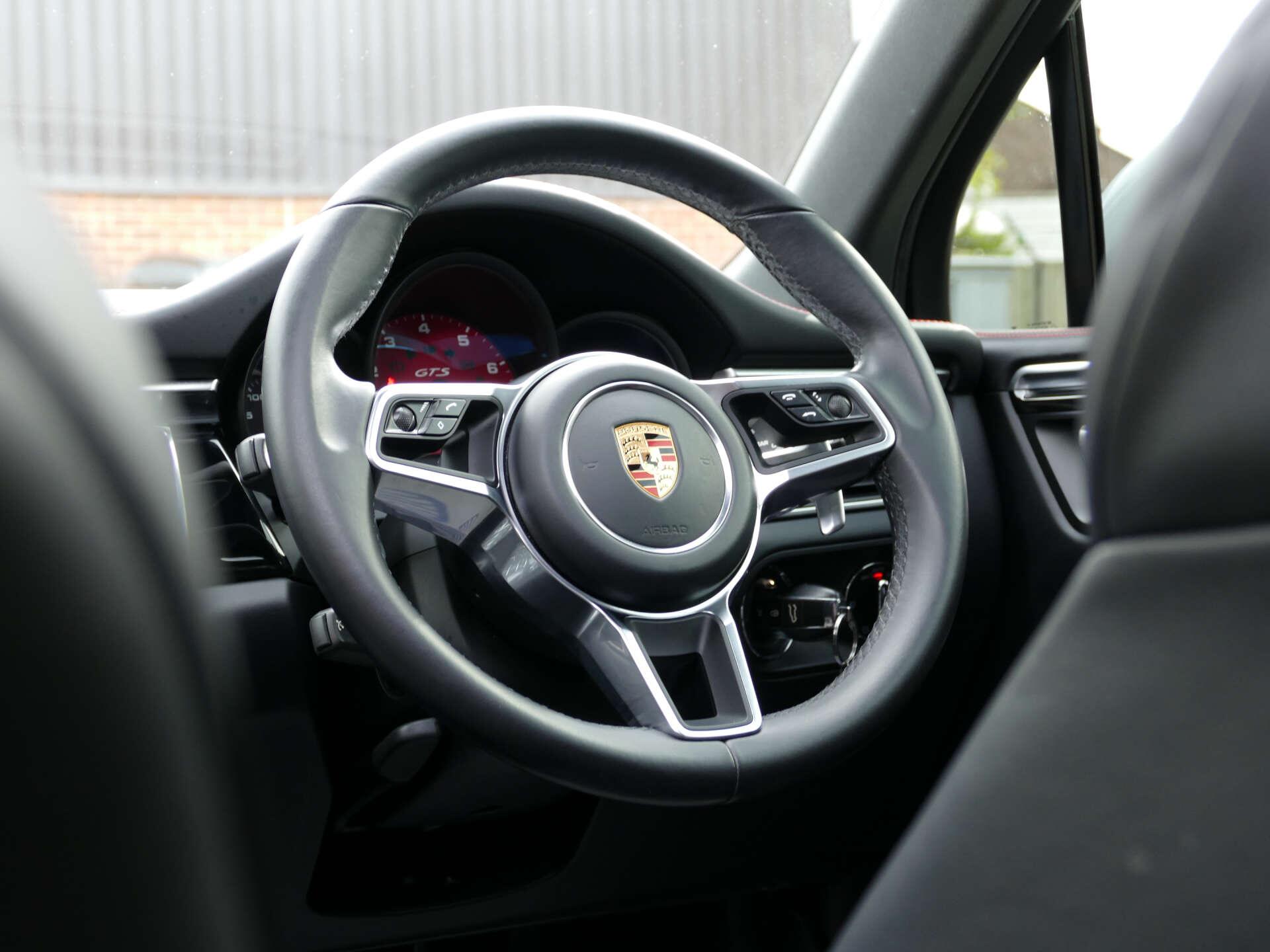 Porsche Macan view 26