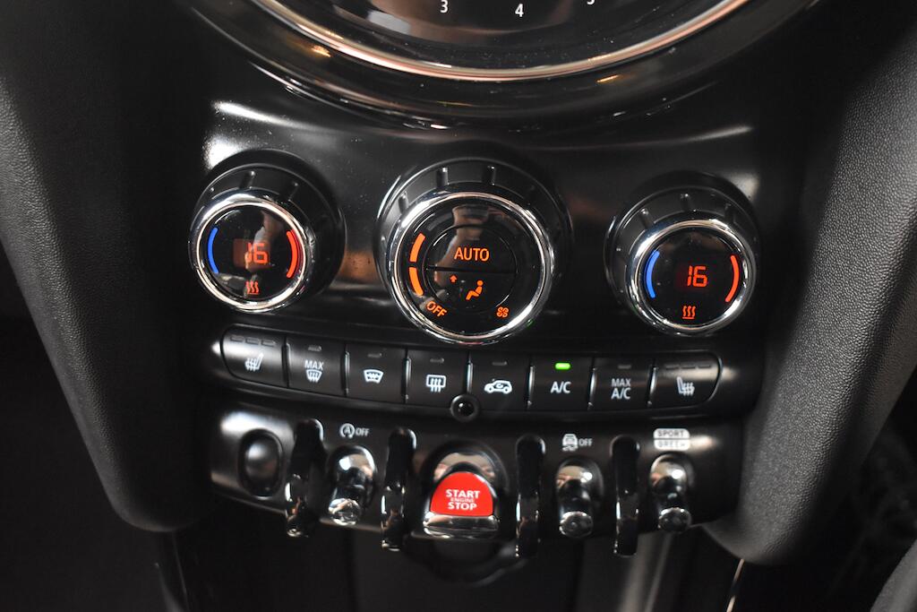 Mini Cooper view 68