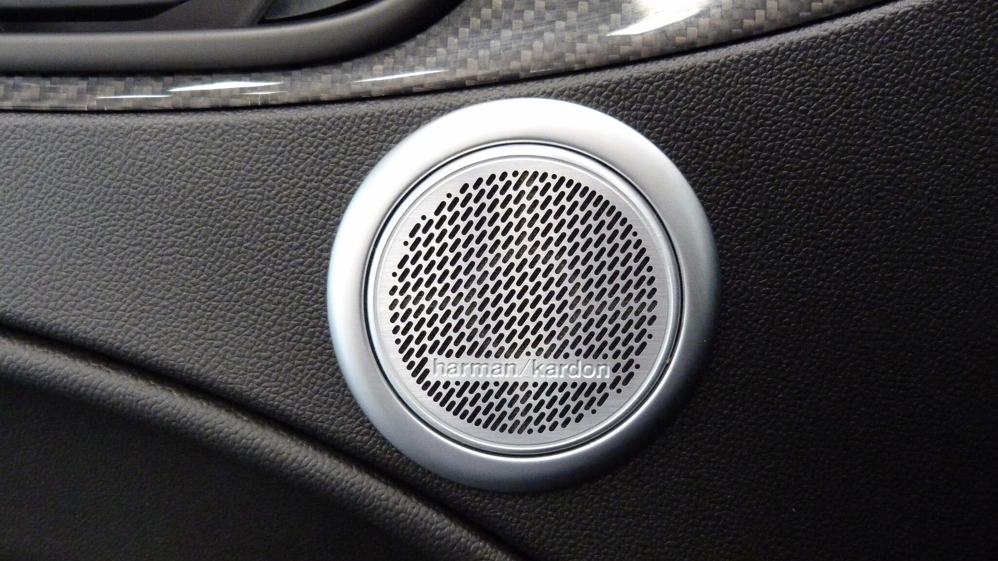 Alfa Romeo Stelvio view 32