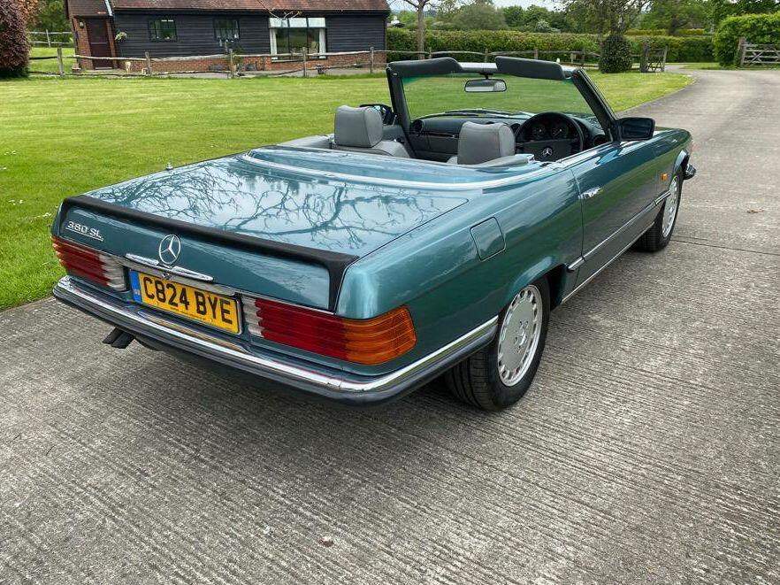 Mercedes-Benz SL view 21
