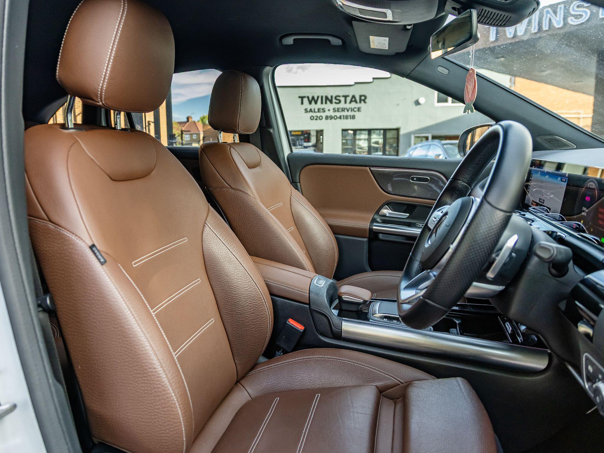 Mercedes-Benz GLA view 16