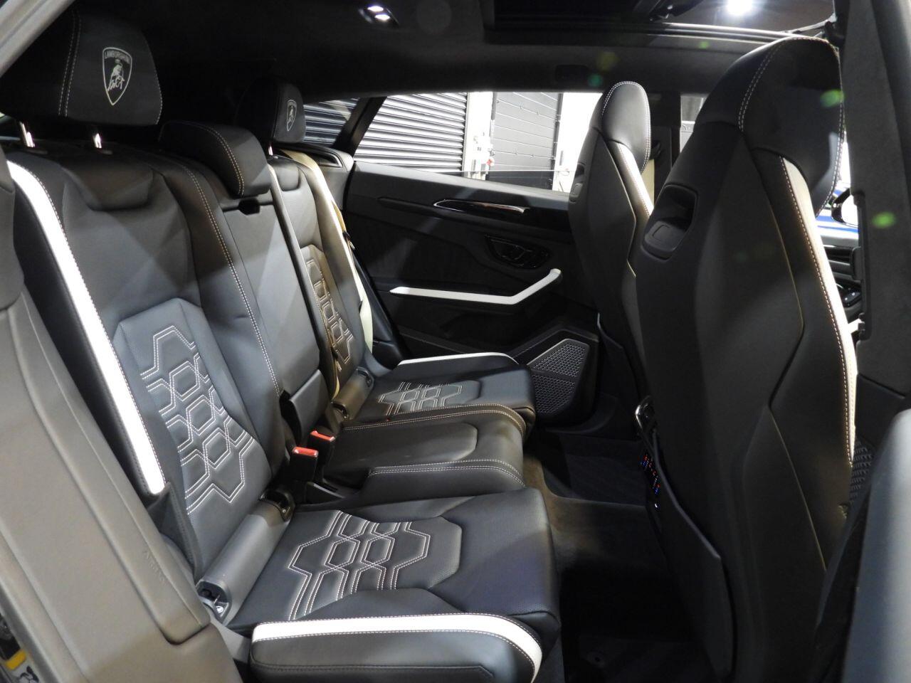 Lamborghini Urus view 31