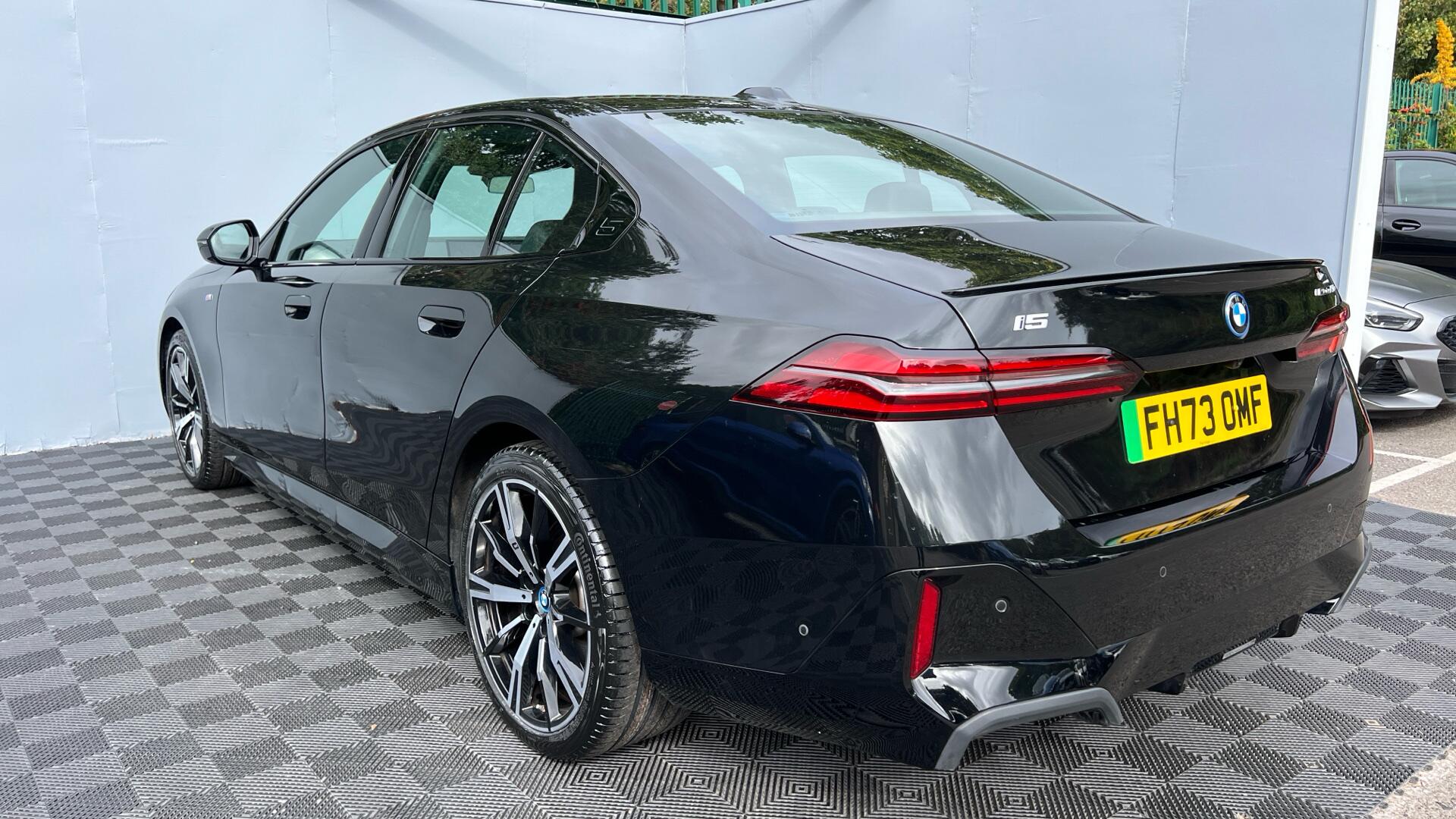 BMW I5 view 32