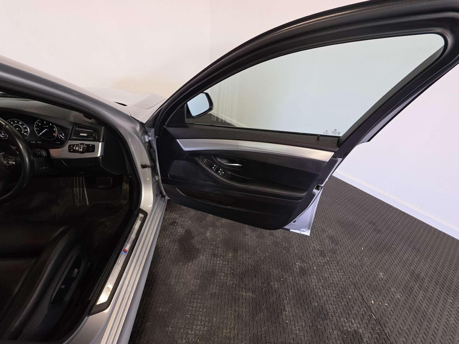 BMW 5 Series view 37