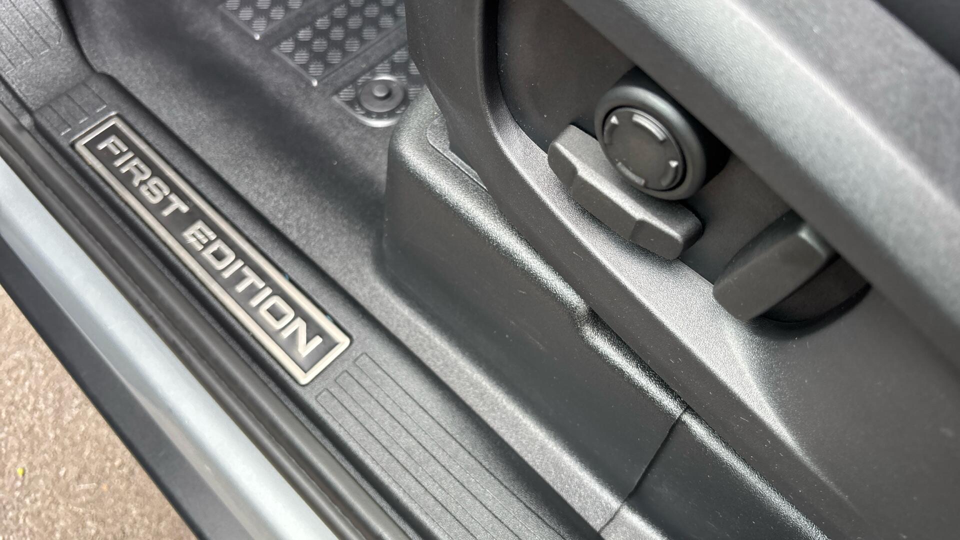 Land Rover Defender view 45