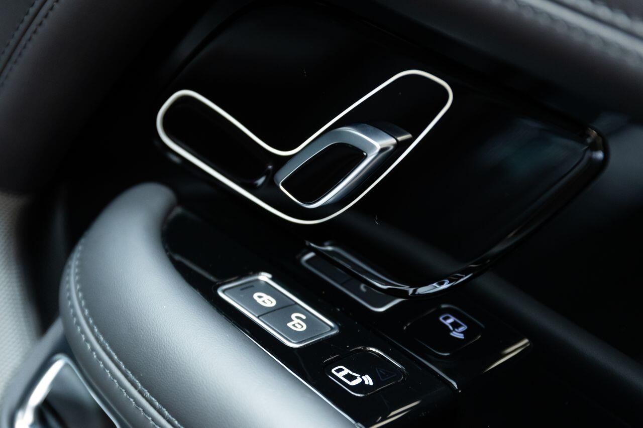 Land Rover Range Rover view 16