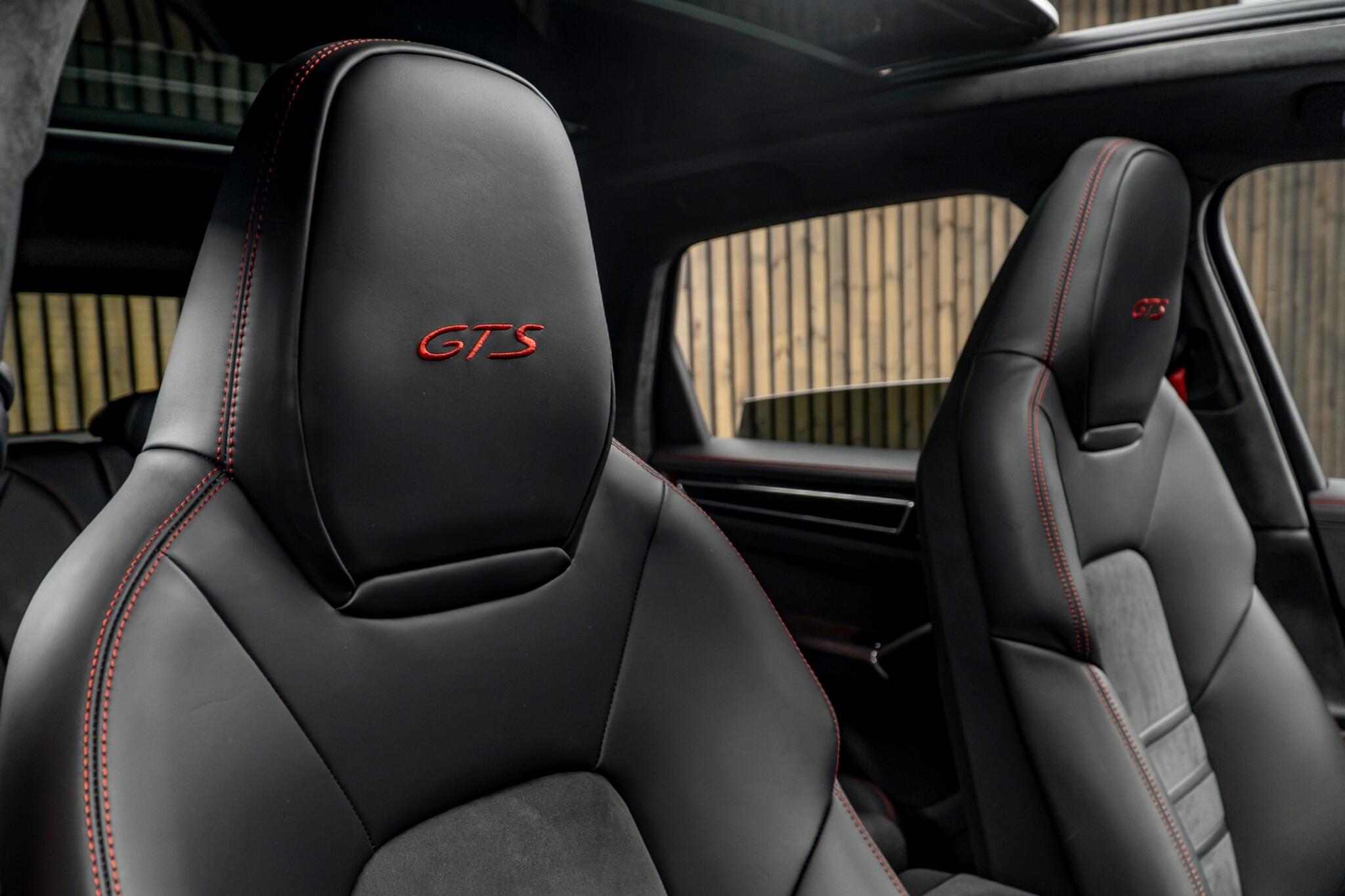 Porsche Cayenne view 37