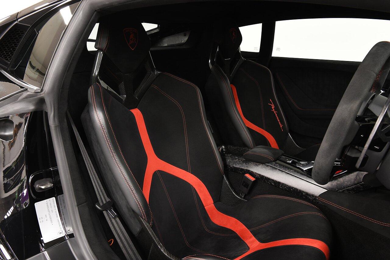 Lamborghini Huracan view 8