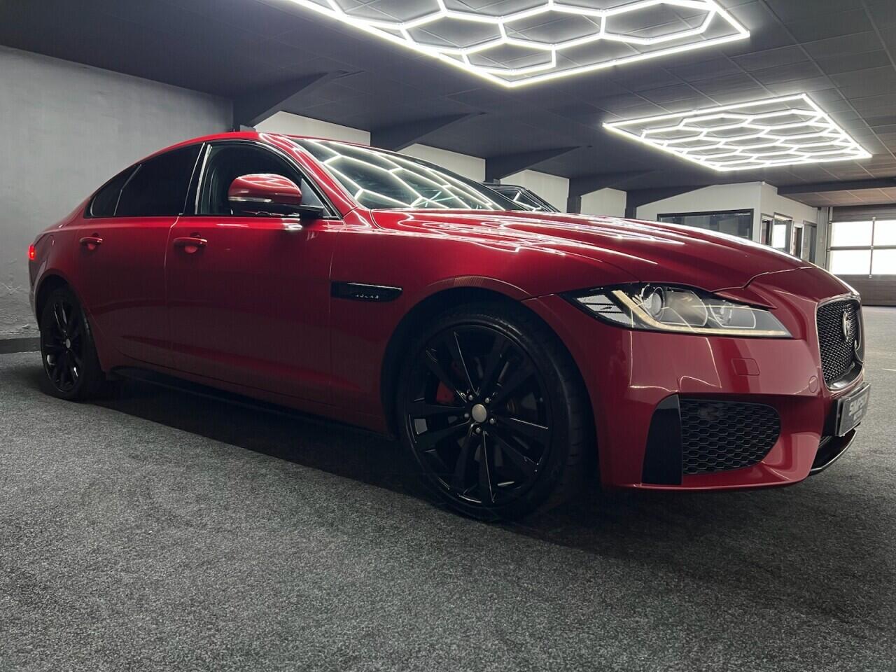 Jaguar XF view 16