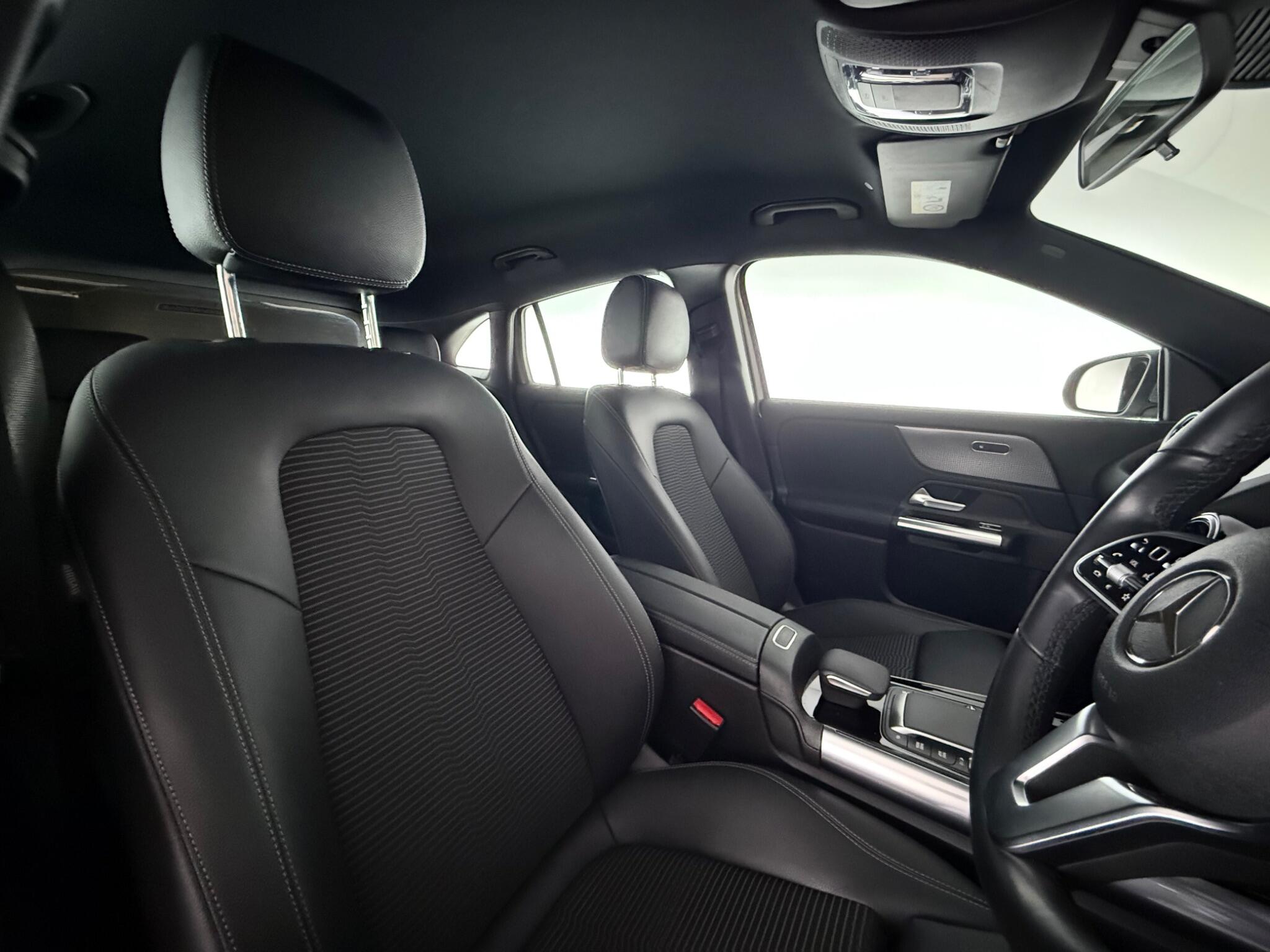 Mercedes-Benz Gla view 32