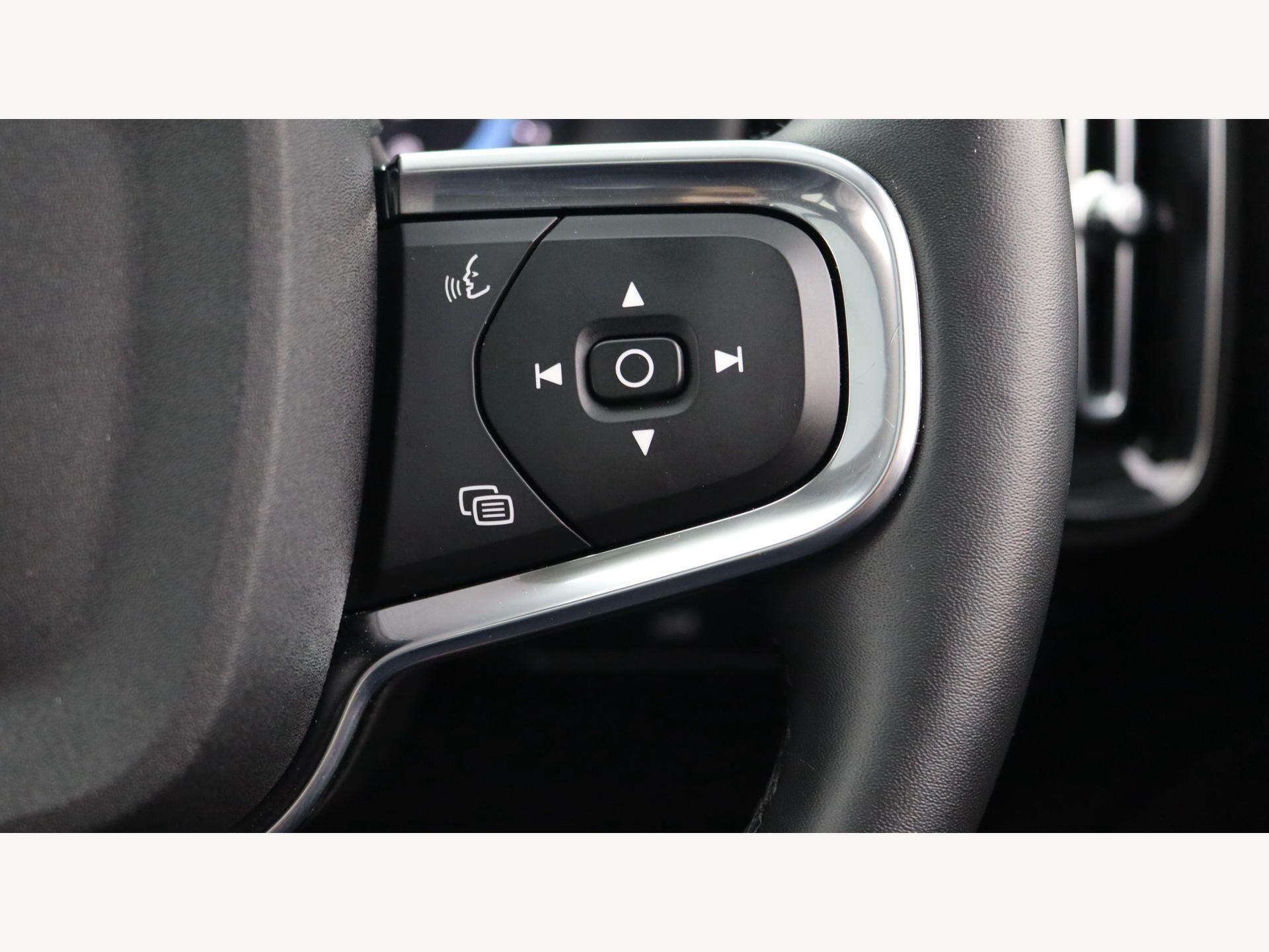 Volvo XC40 view 23