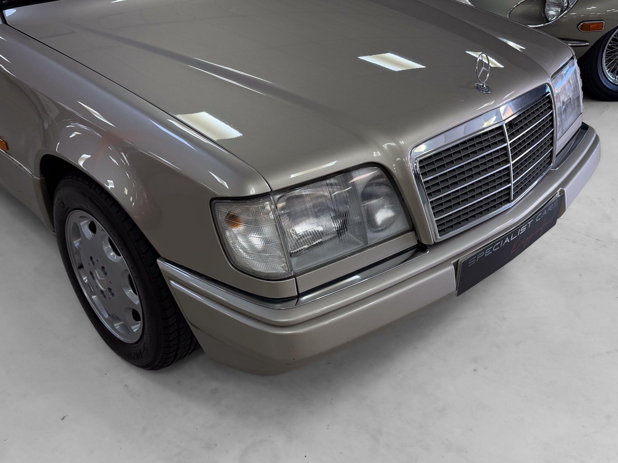 Mercedes-Benz E Class view 29