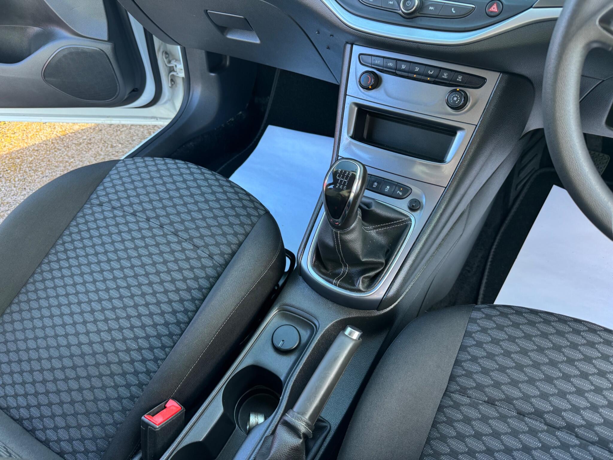 Vauxhall Astra view 9