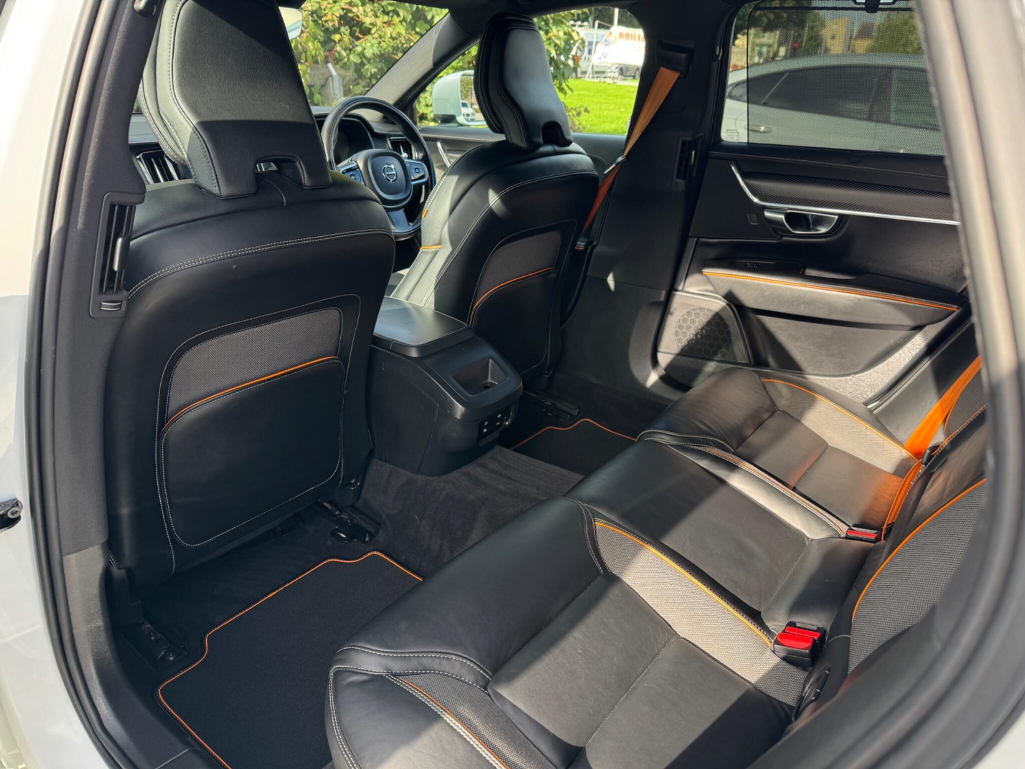 Volvo V90 Cross Country view 63