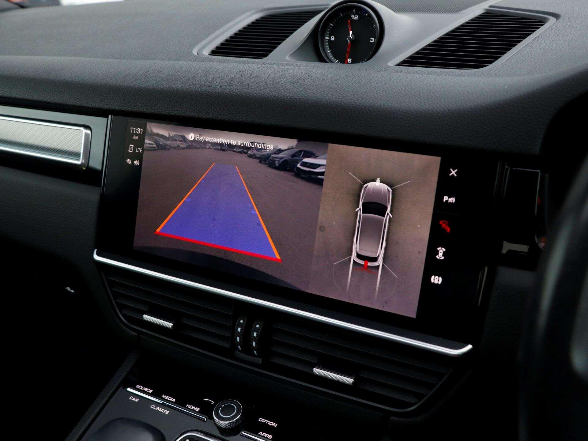 Porsche Cayenne view 16