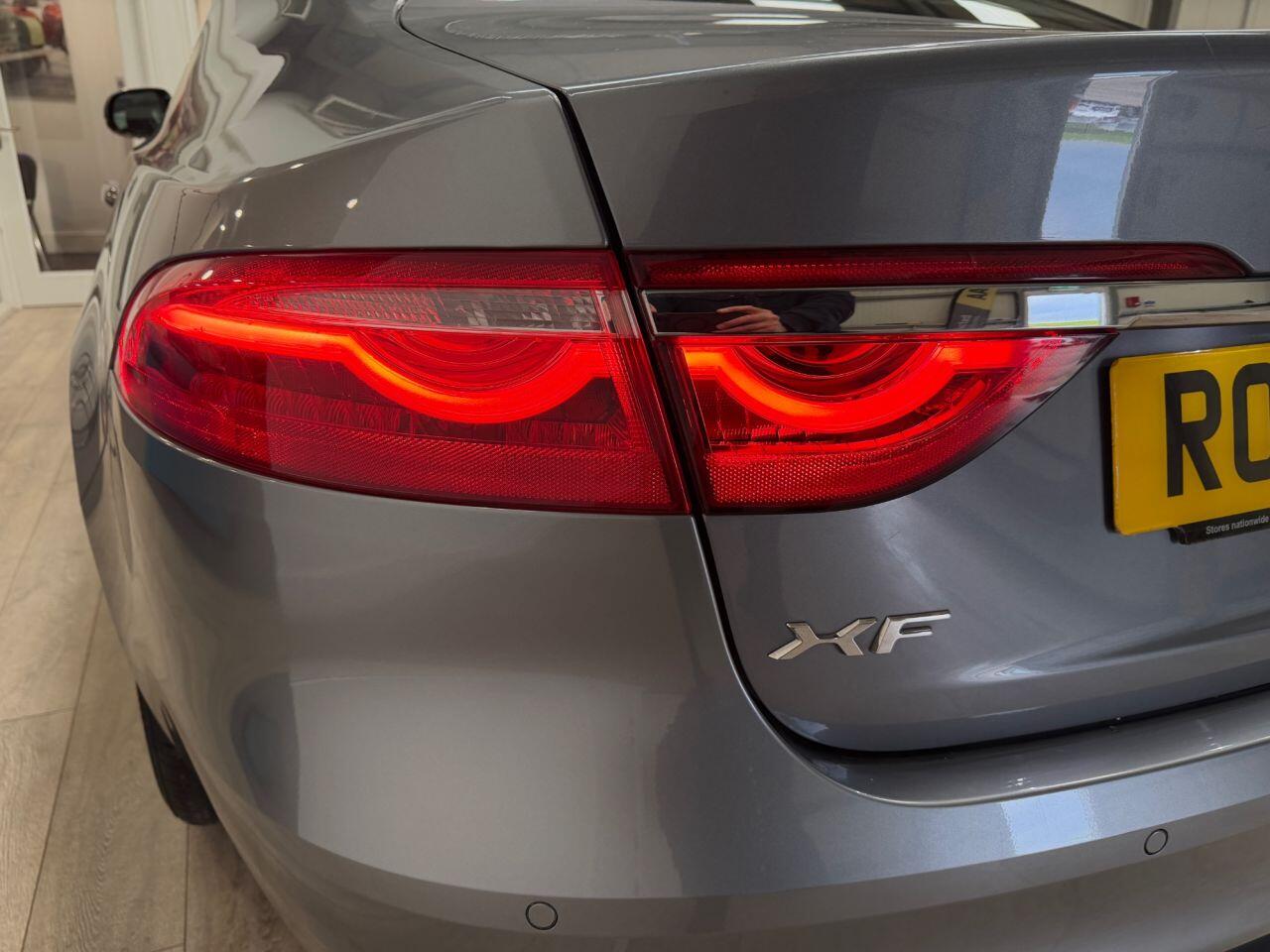 Jaguar XF view 24