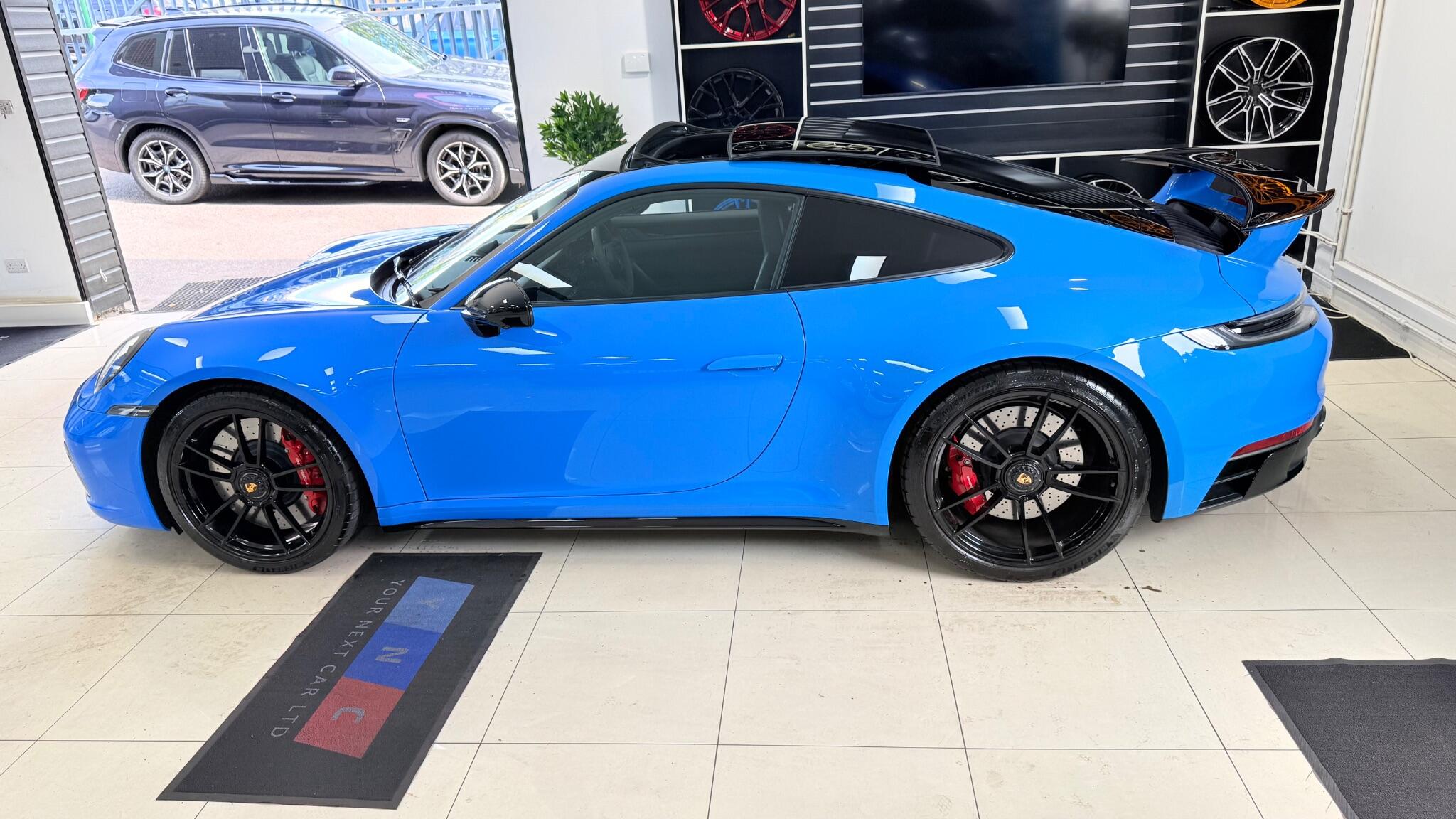 Porsche 911 view 22