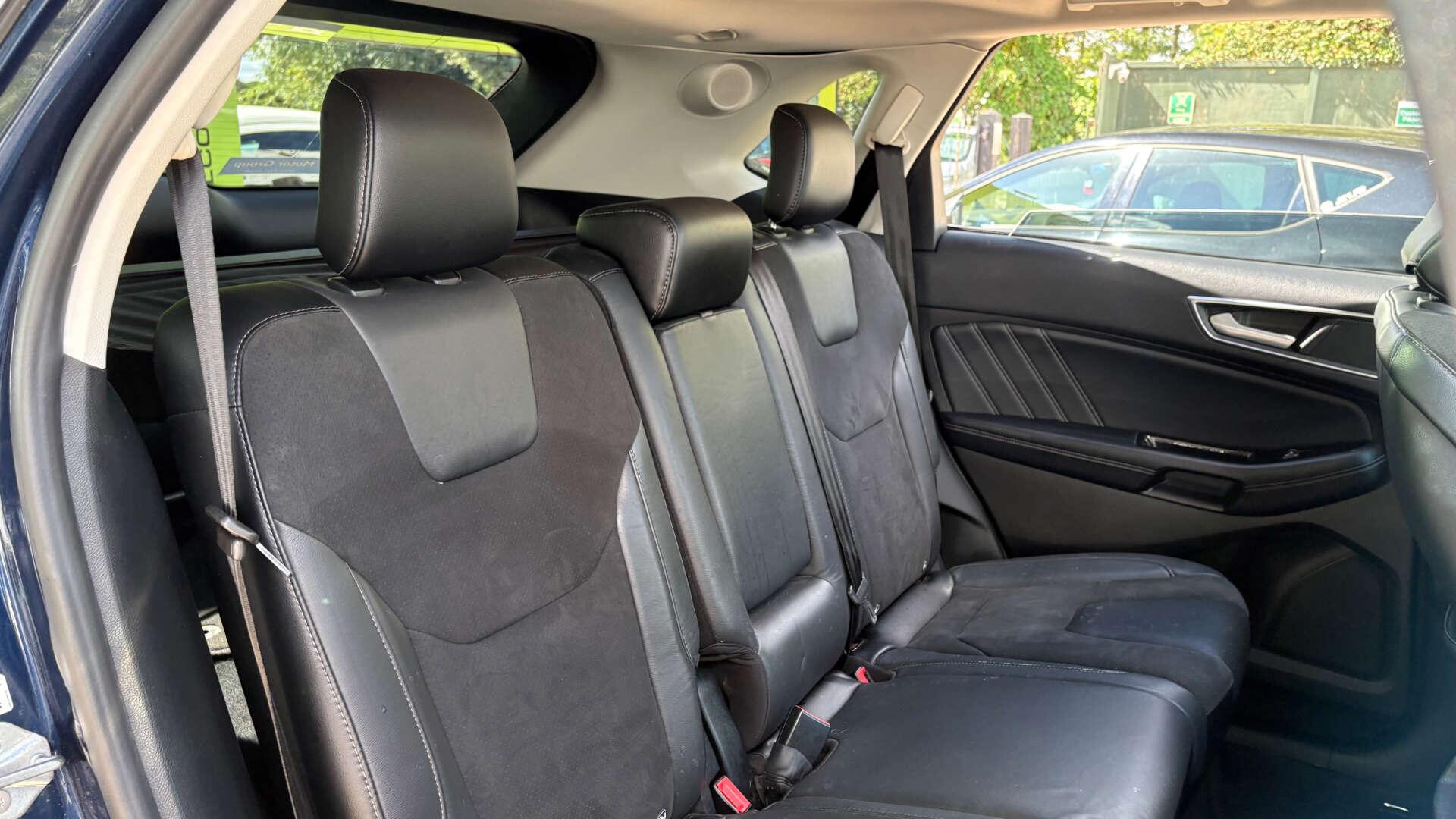 Ford Edge view 10