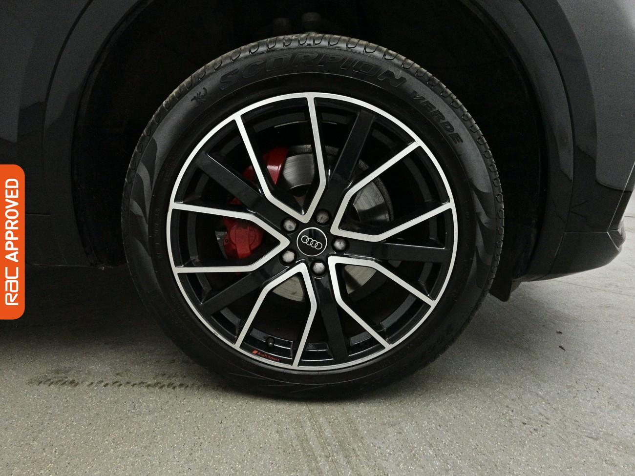 Audi Q5 view 14