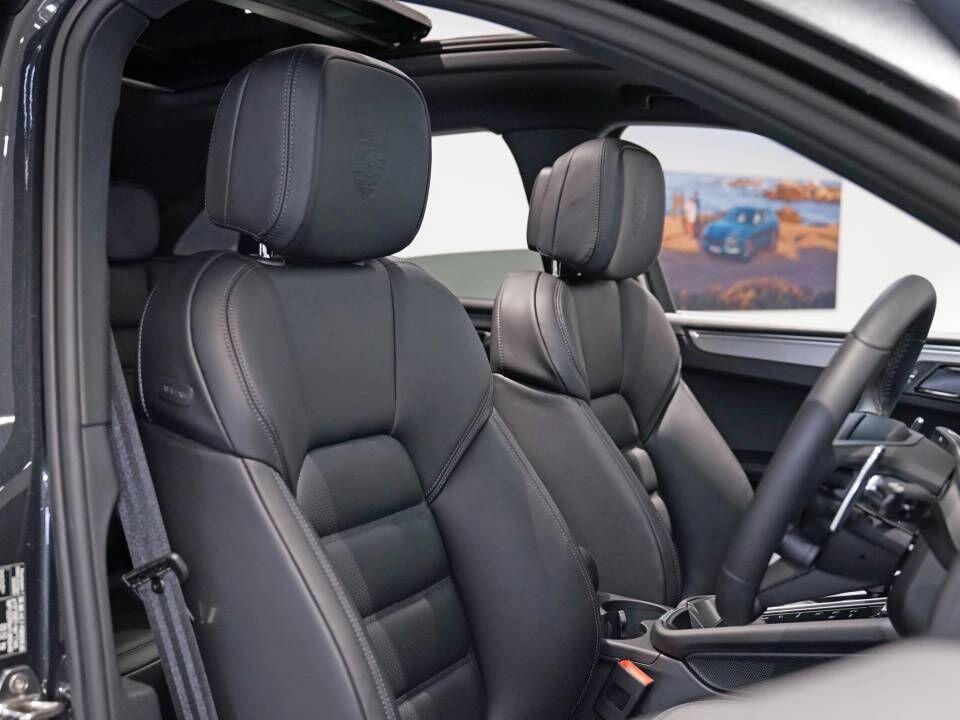 Porsche Macan view 8