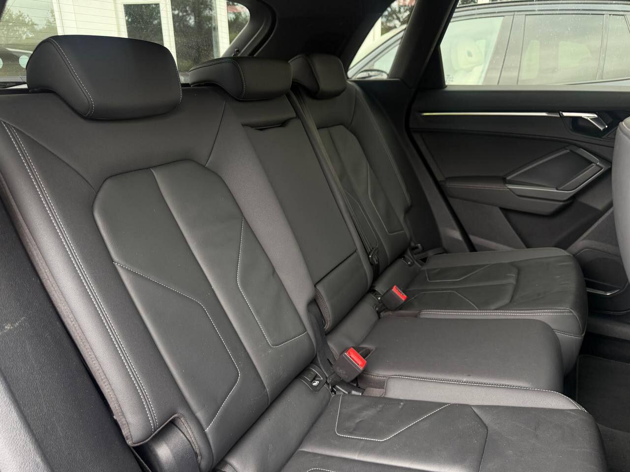 Audi Q3 view 19
