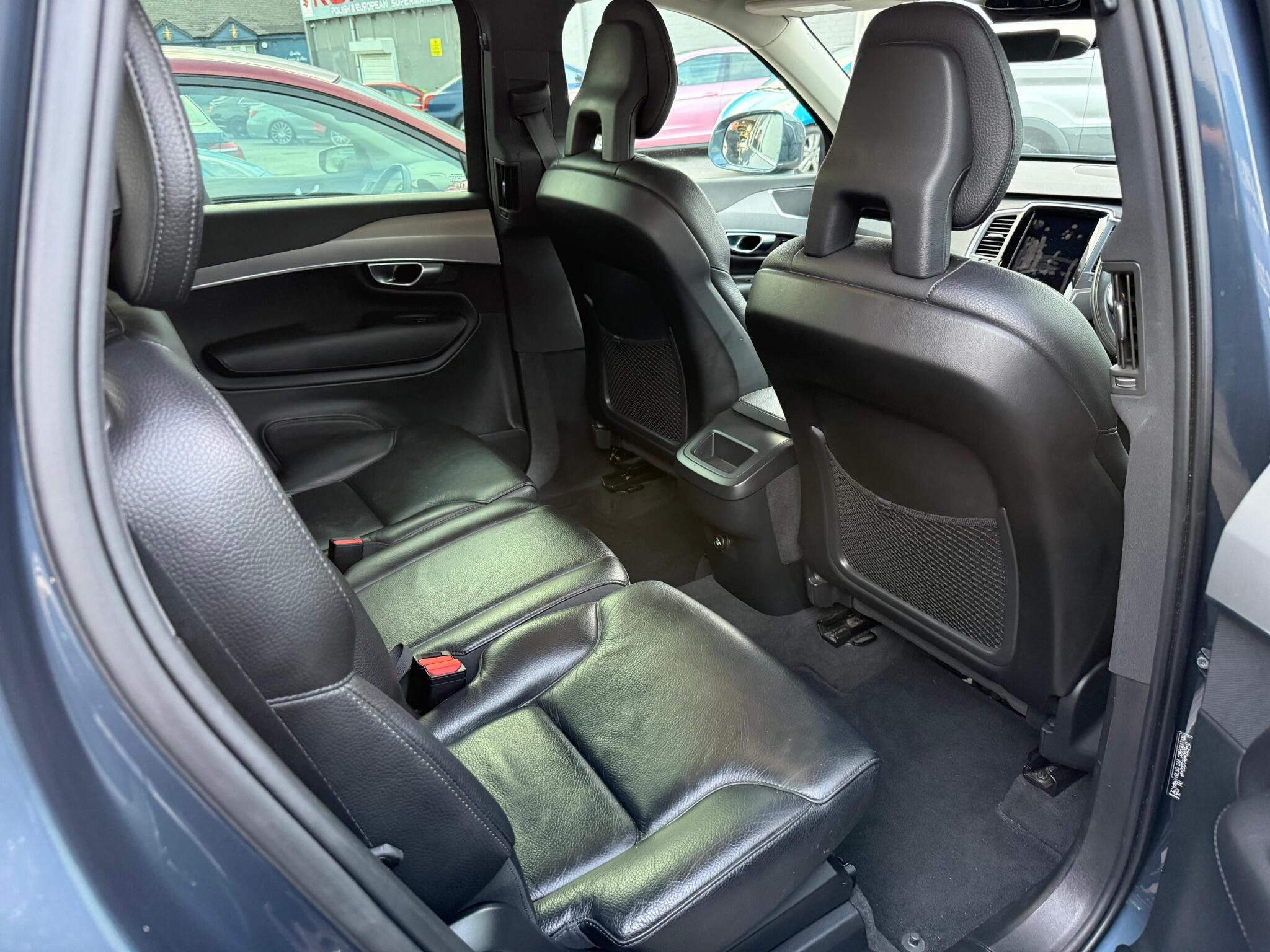 Volvo XC90 view 6