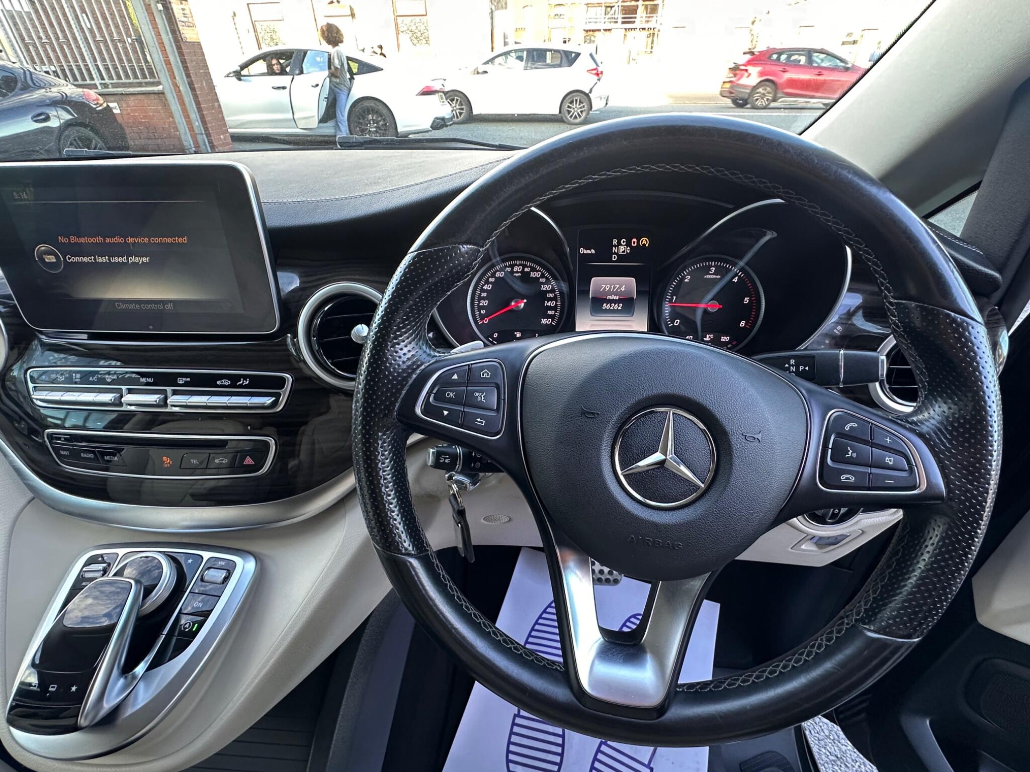 Mercedes-Benz V-Class view 14