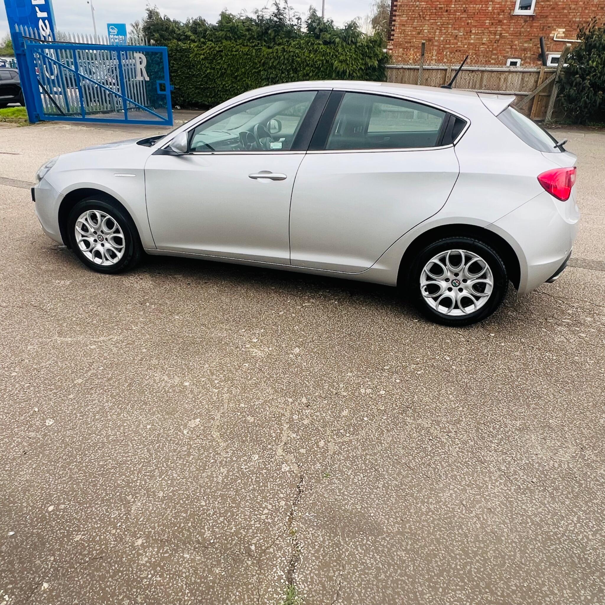 Alfa Romeo Giulietta view 6