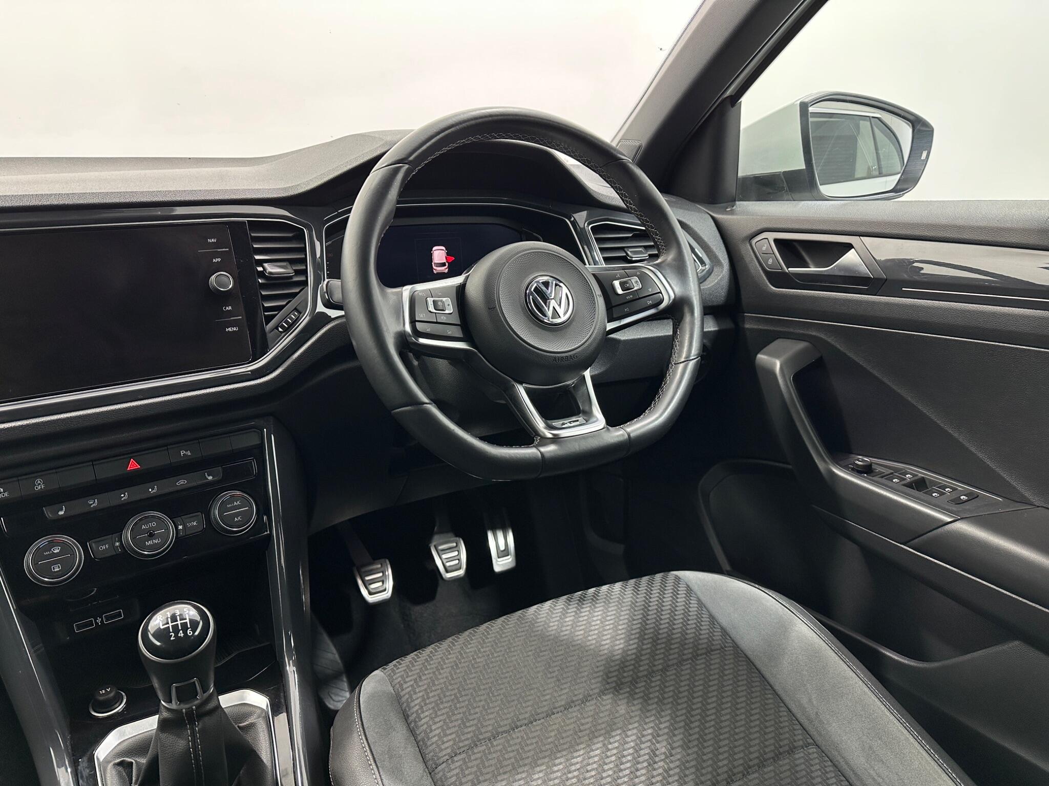 Volkswagen T-Roc view 12