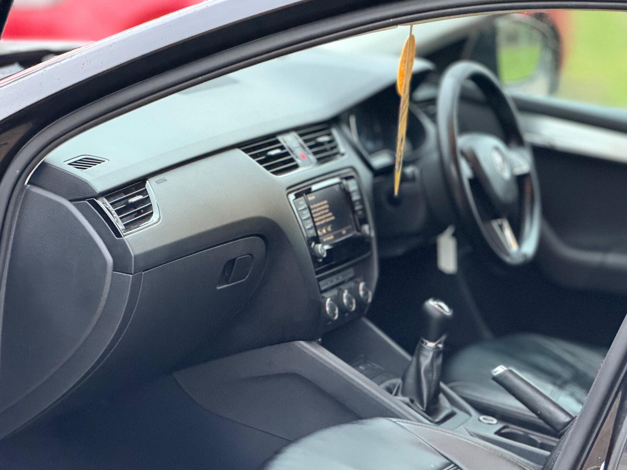 2017 Skoda Octavia 1.6 TDI S Euro 6 (s/s) 5dr image 16