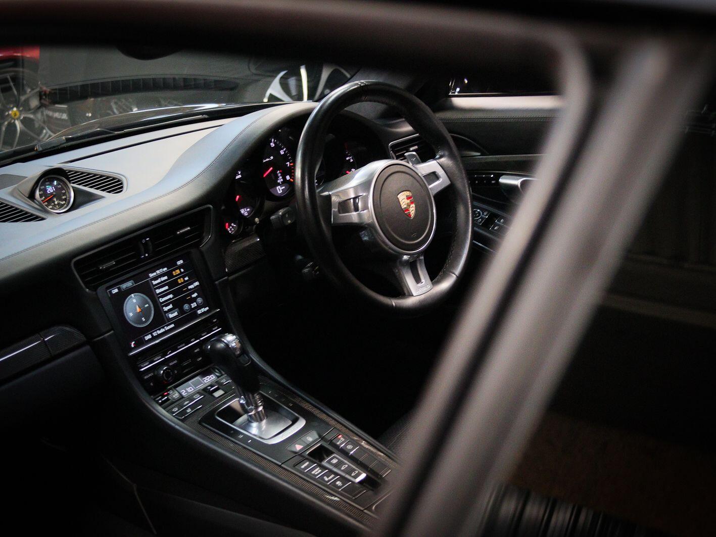 Porsche 911 view 11
