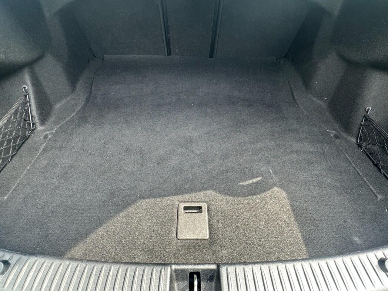 Mercedes-Benz C-Class view 35