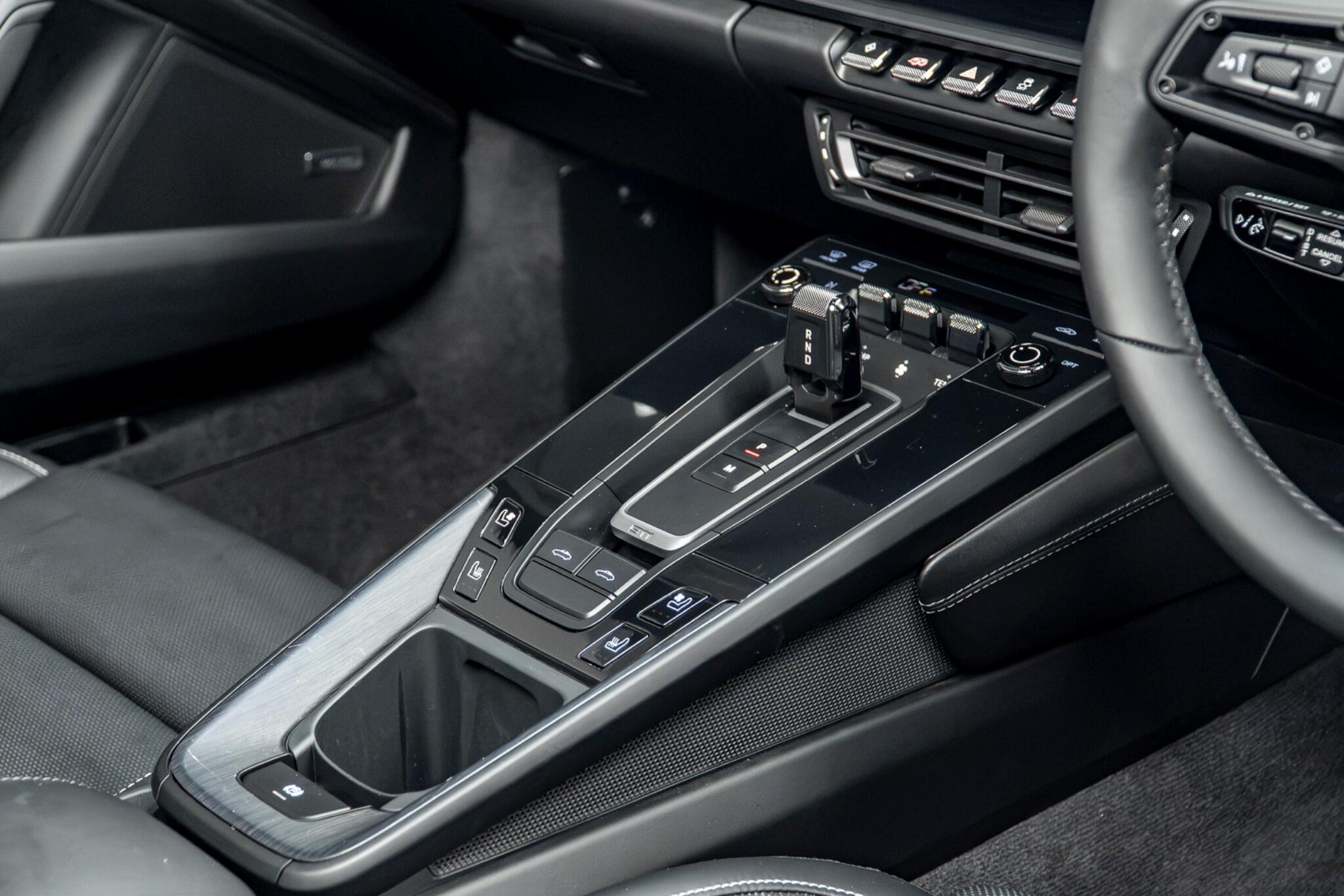 Porsche 911 view 35