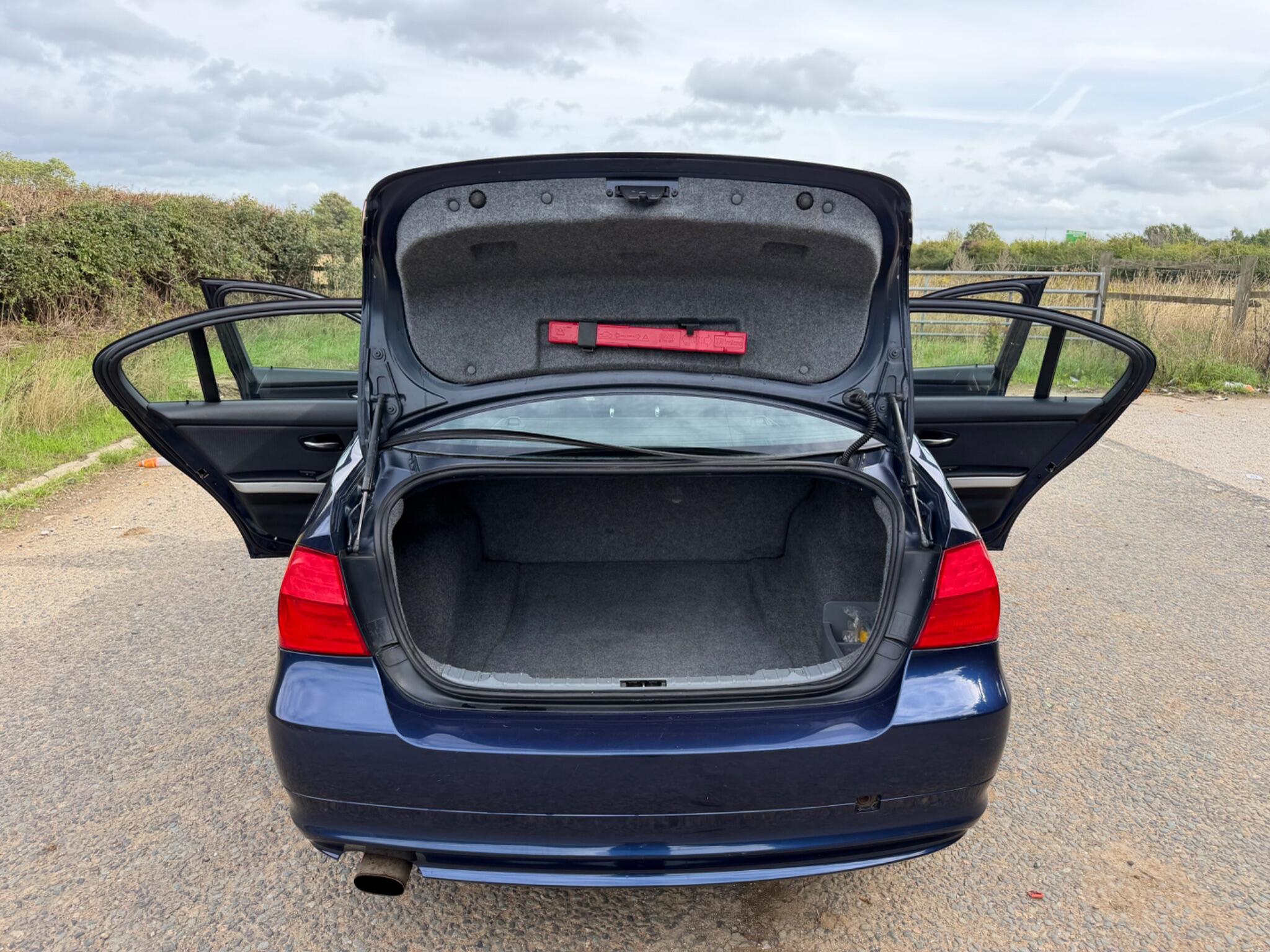 BMW 3 Series view 19