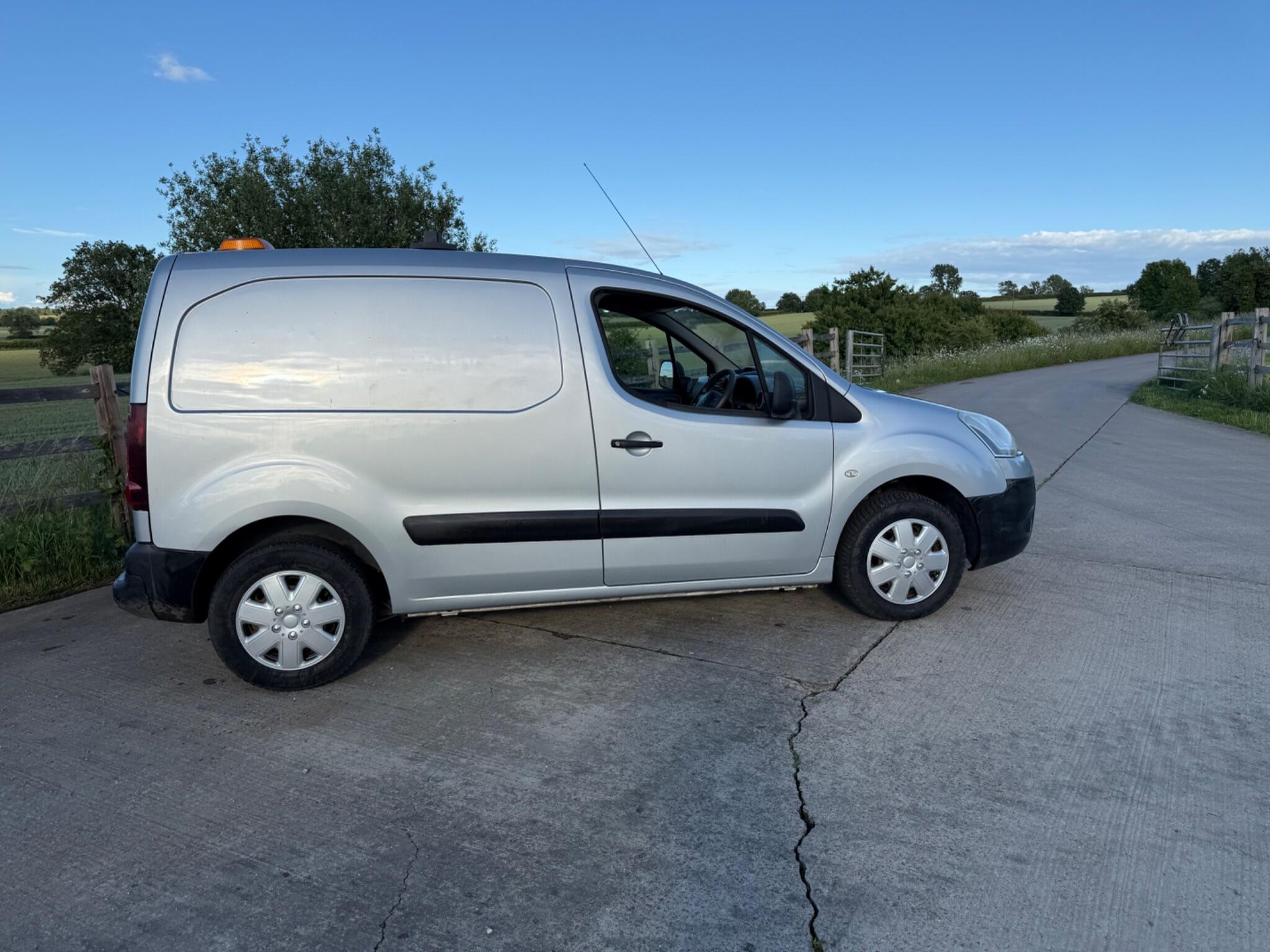 Citroen Berlingo 1.6 HDi 850 Enterprise L1 5dr — photo 22 of 92