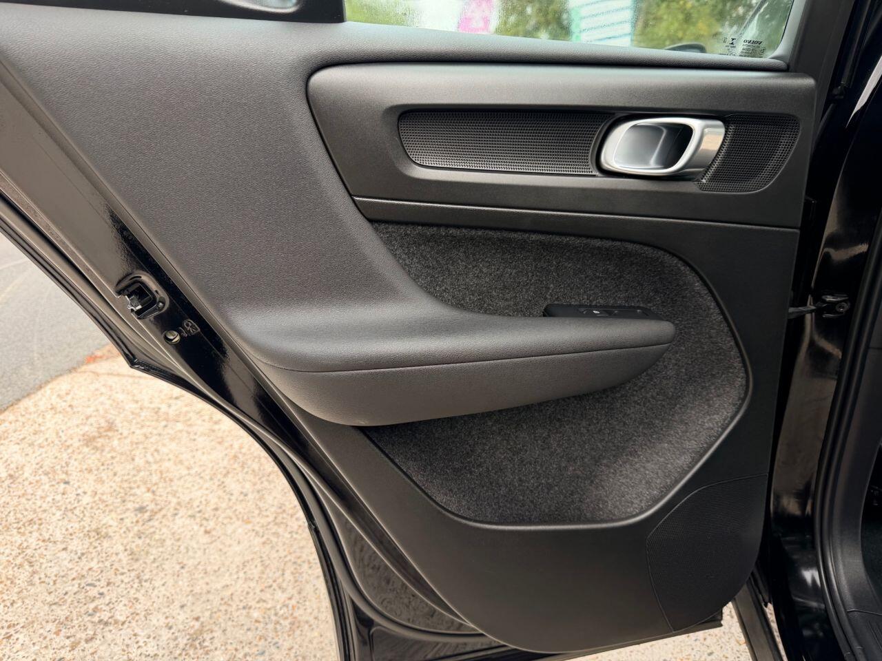 Volvo XC40 view 20
