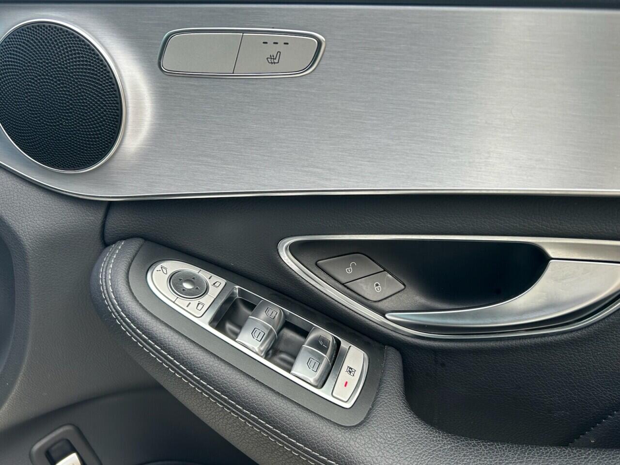 Mercedes-Benz C-Class view 33