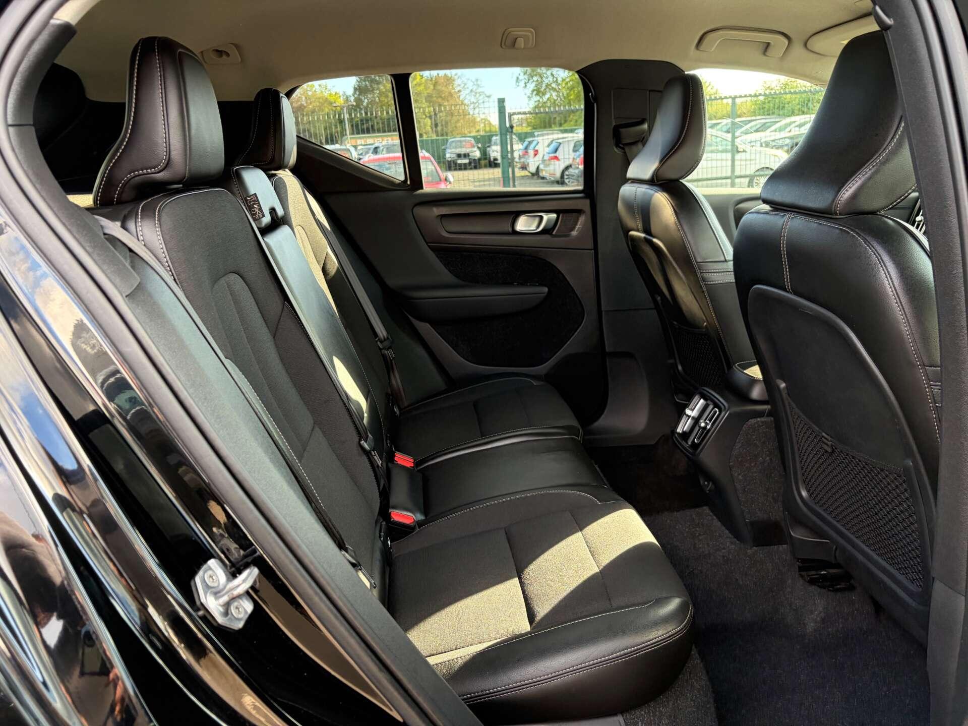 Volvo XC40 view 27