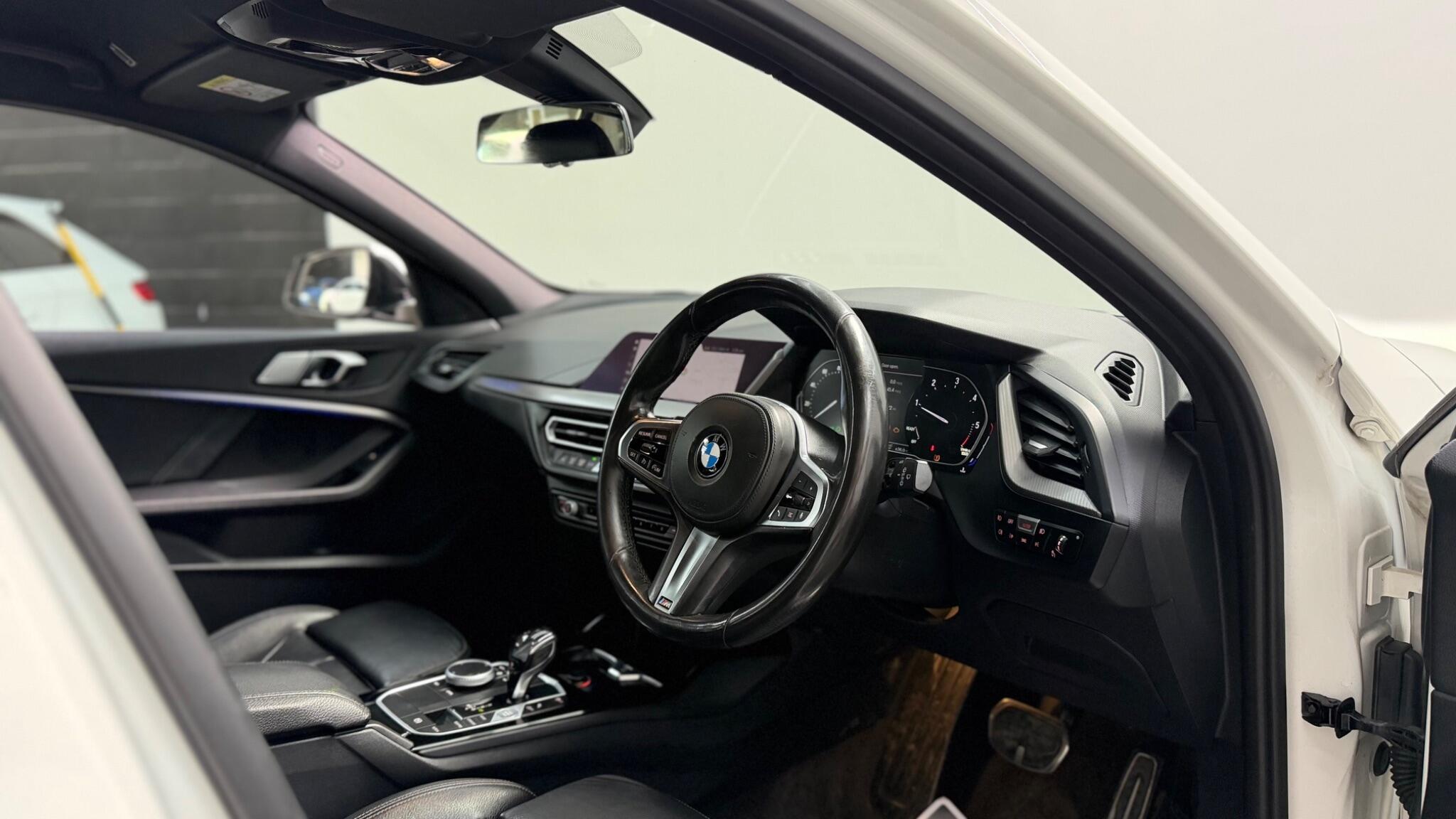 BMW 1 Series view 38