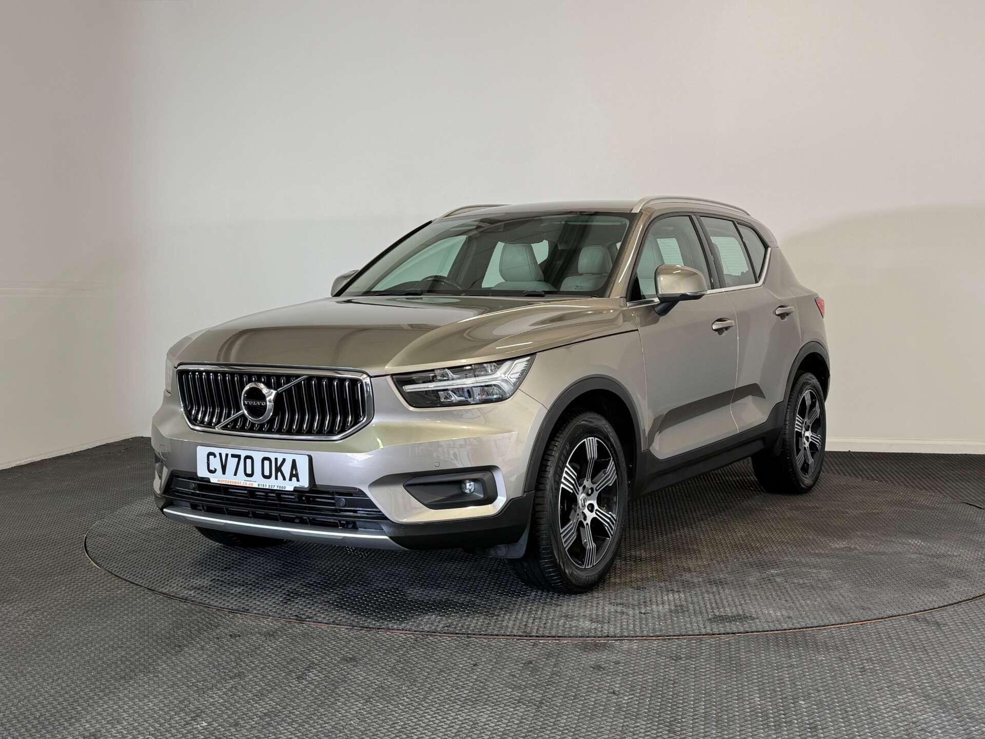 Volvo XC40 view 3