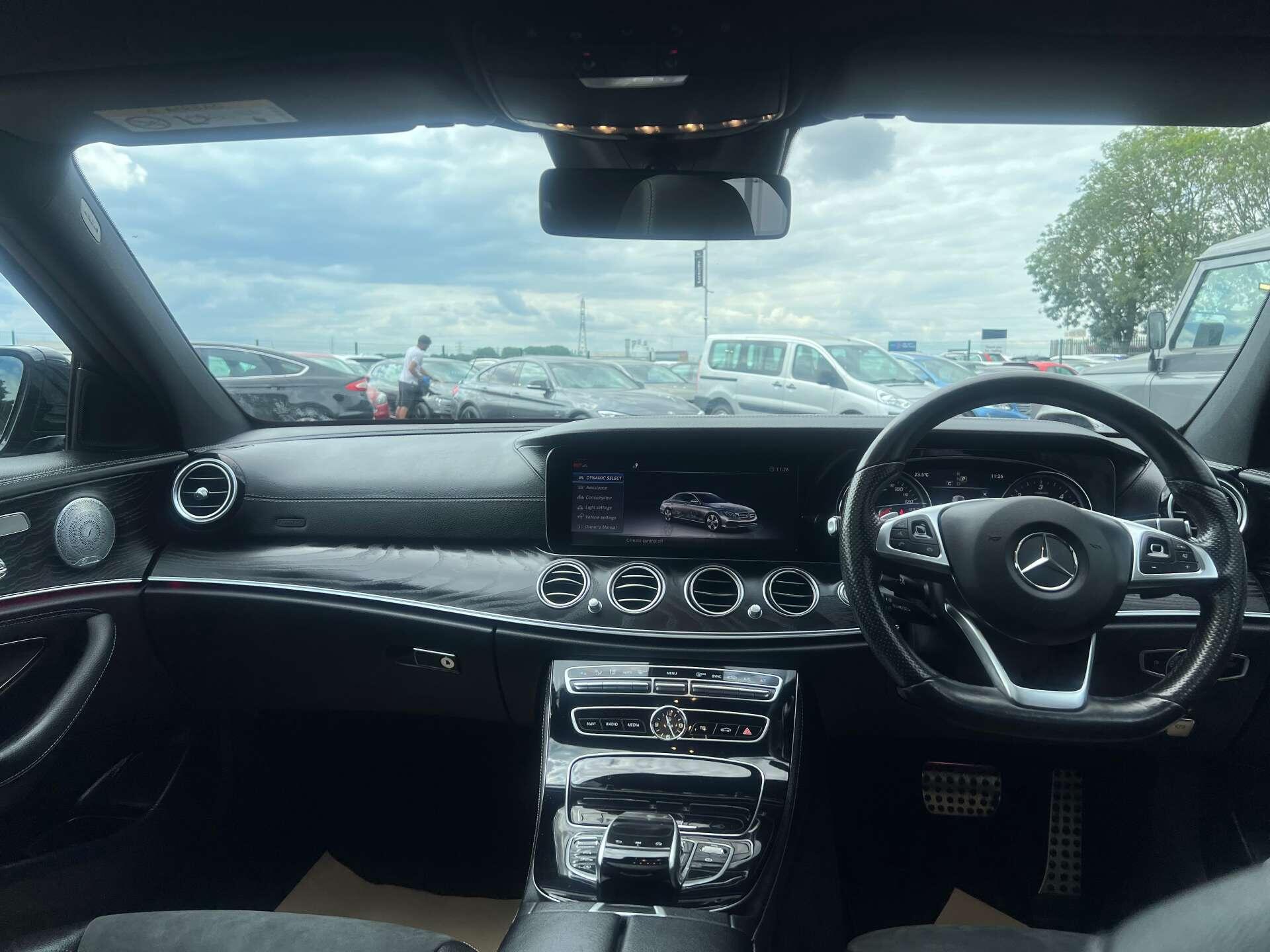 Mercedes-Benz E-Class view 54