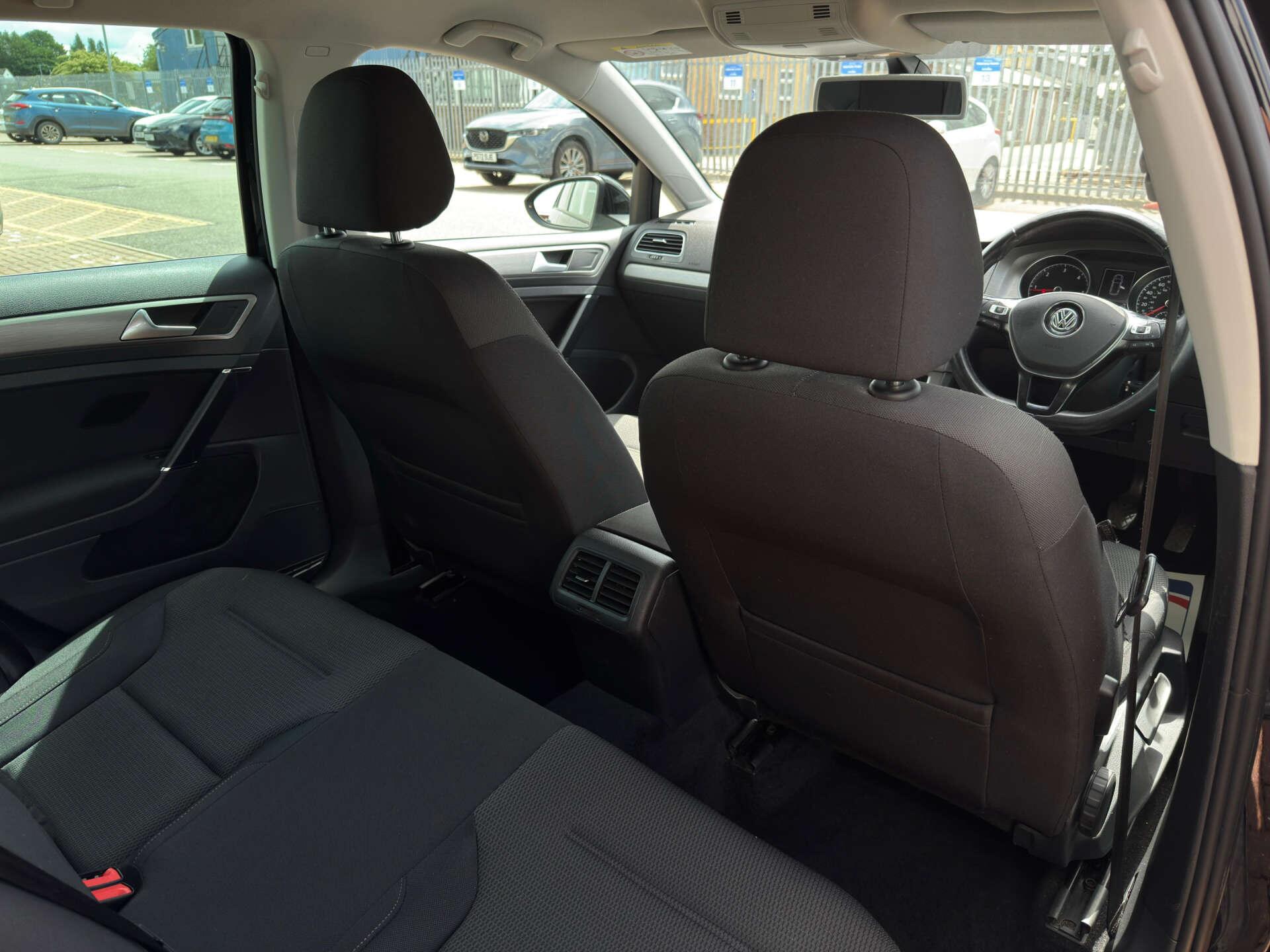 Volkswagen Golf view 23