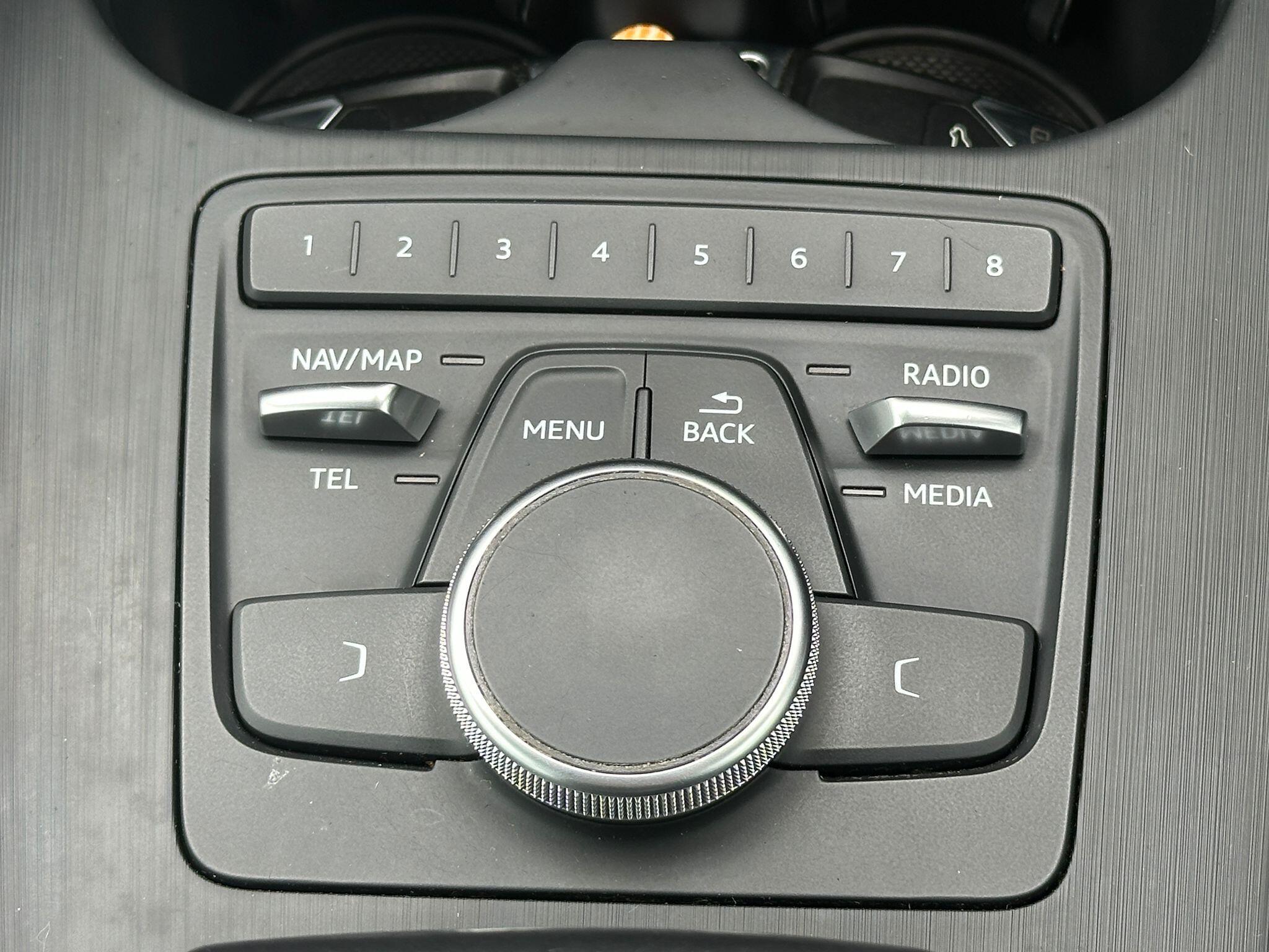 Audi A4 Avant view 26
