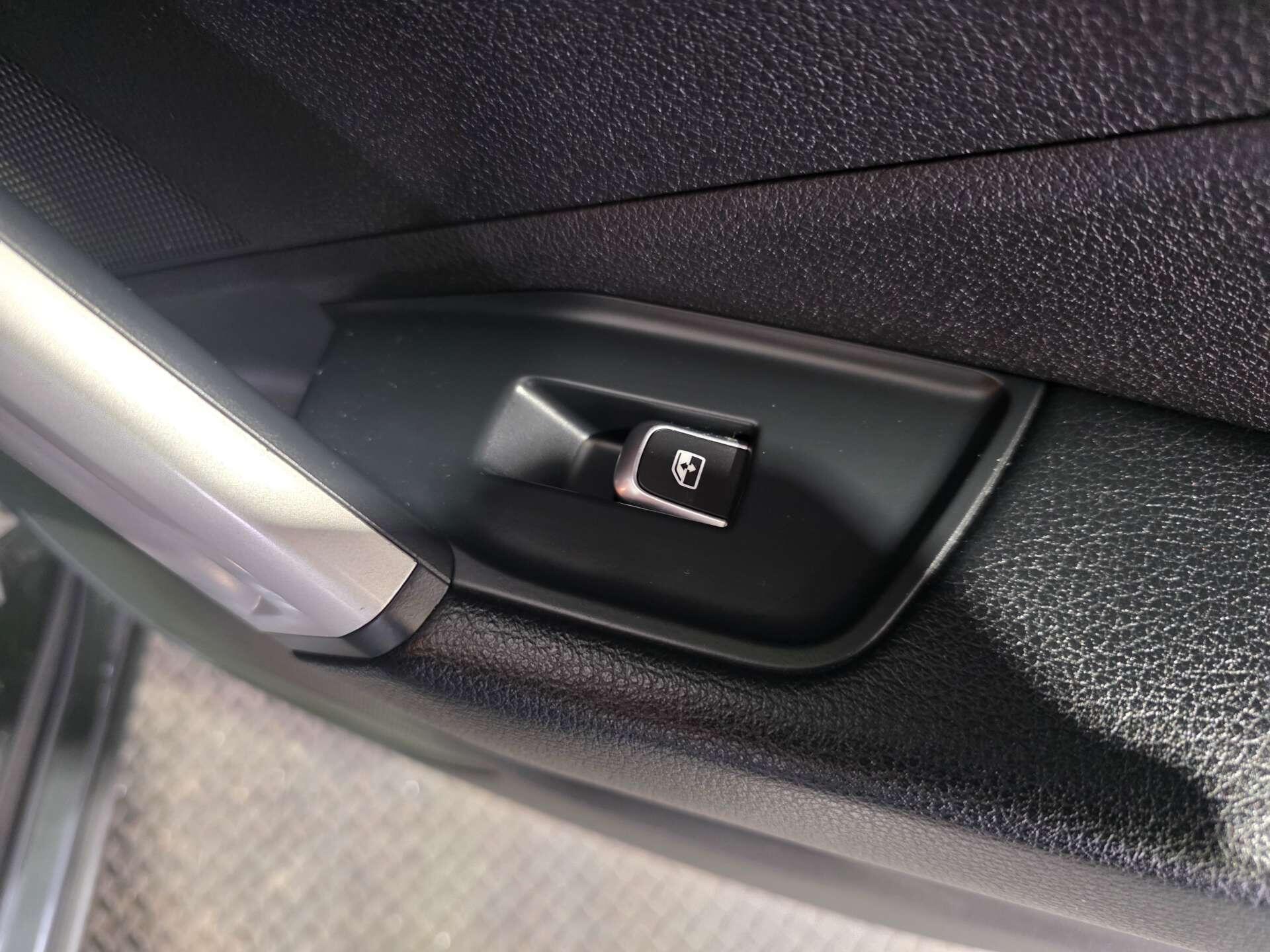 Audi Q2 view 40