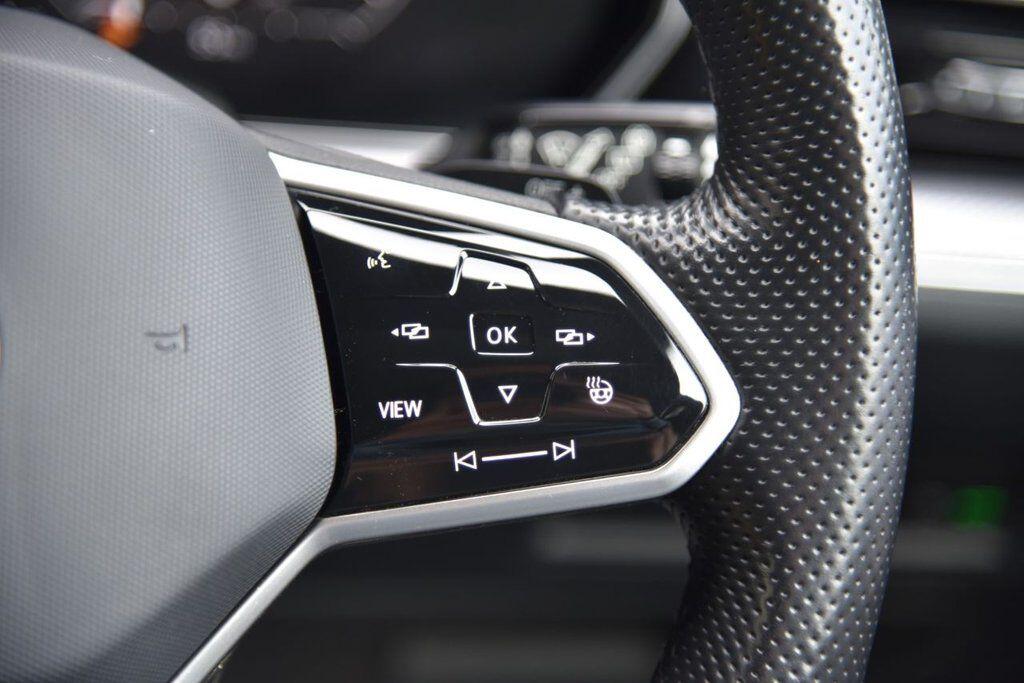 Volkswagen Touareg view 34