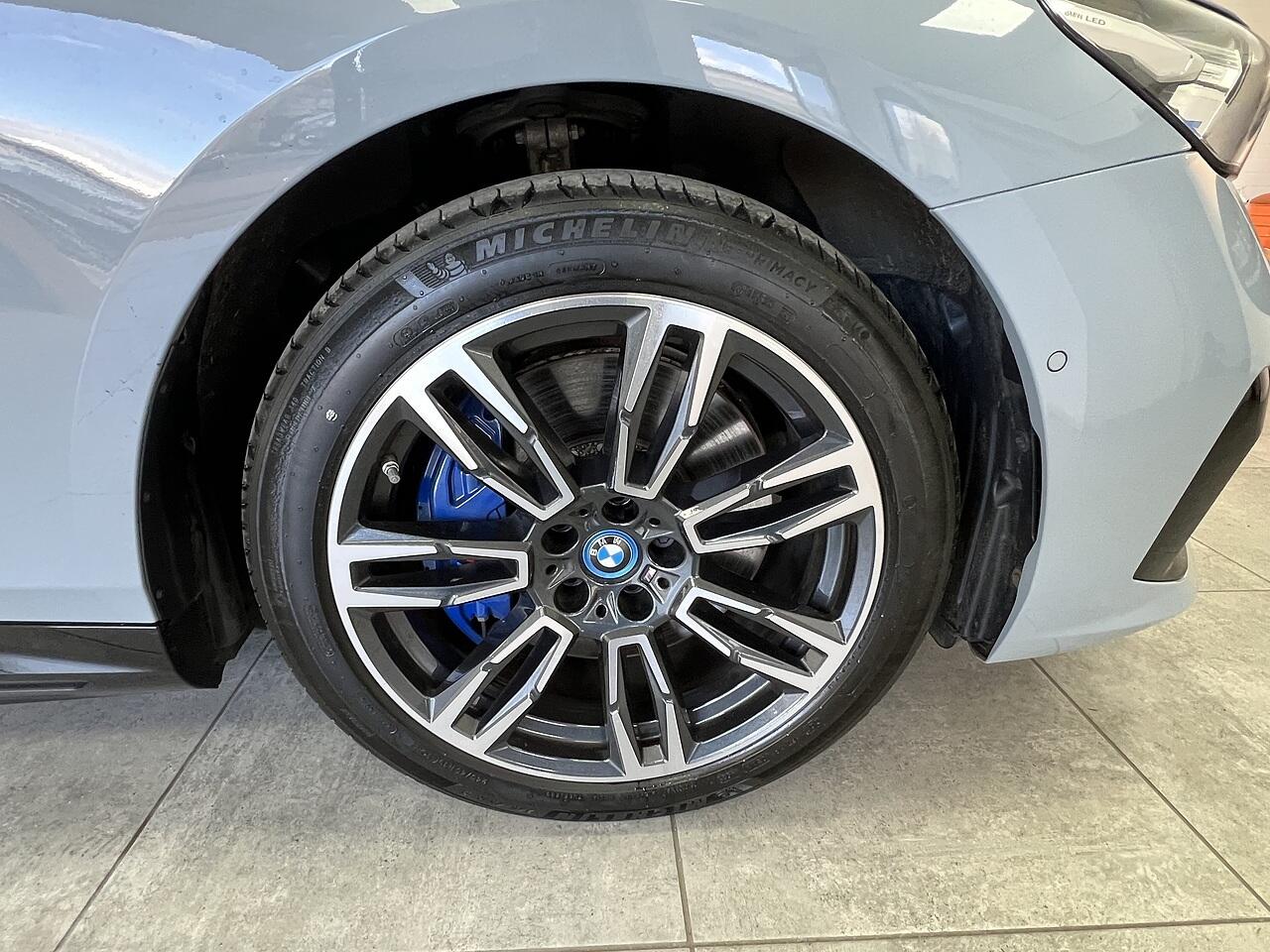 BMW I5 view 25