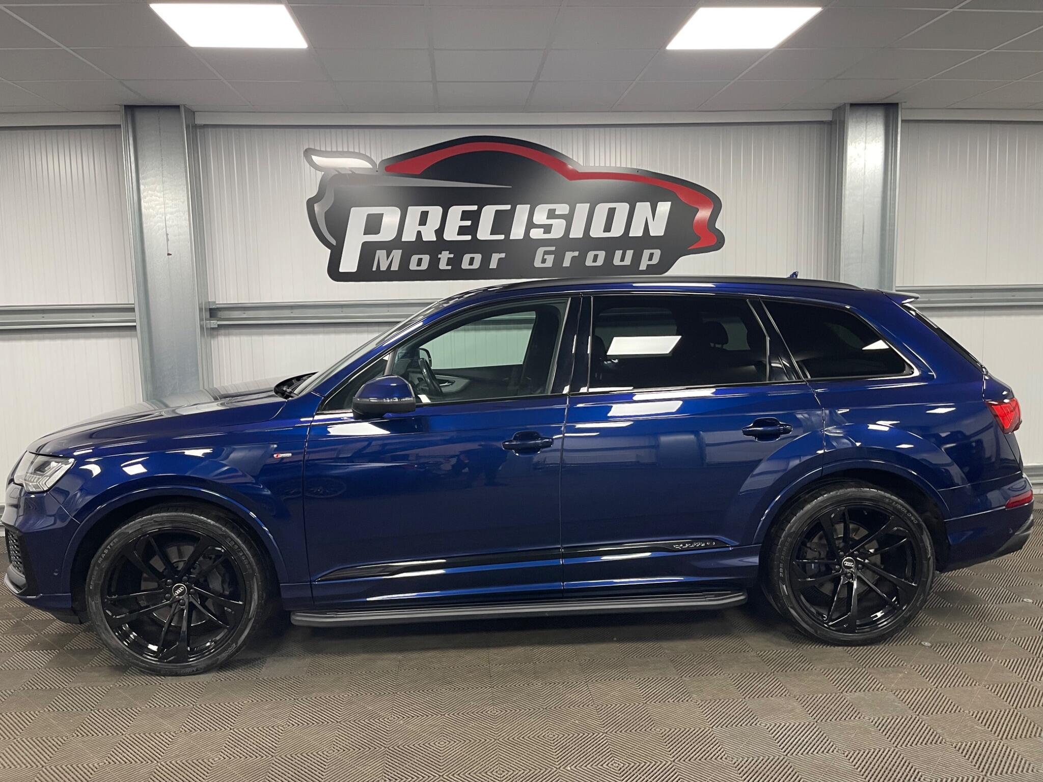 Audi Q7 view 17