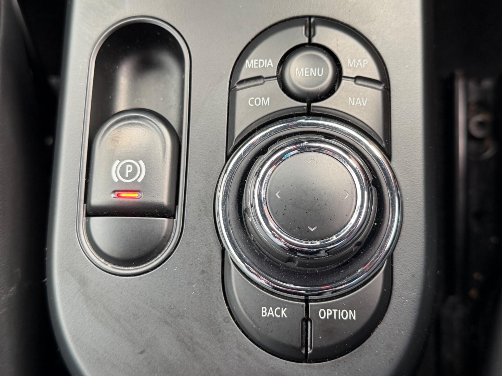 Mini Hatch view 28