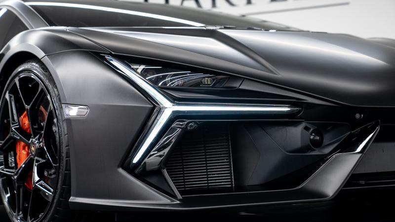 Lamborghini Revuelto view 12